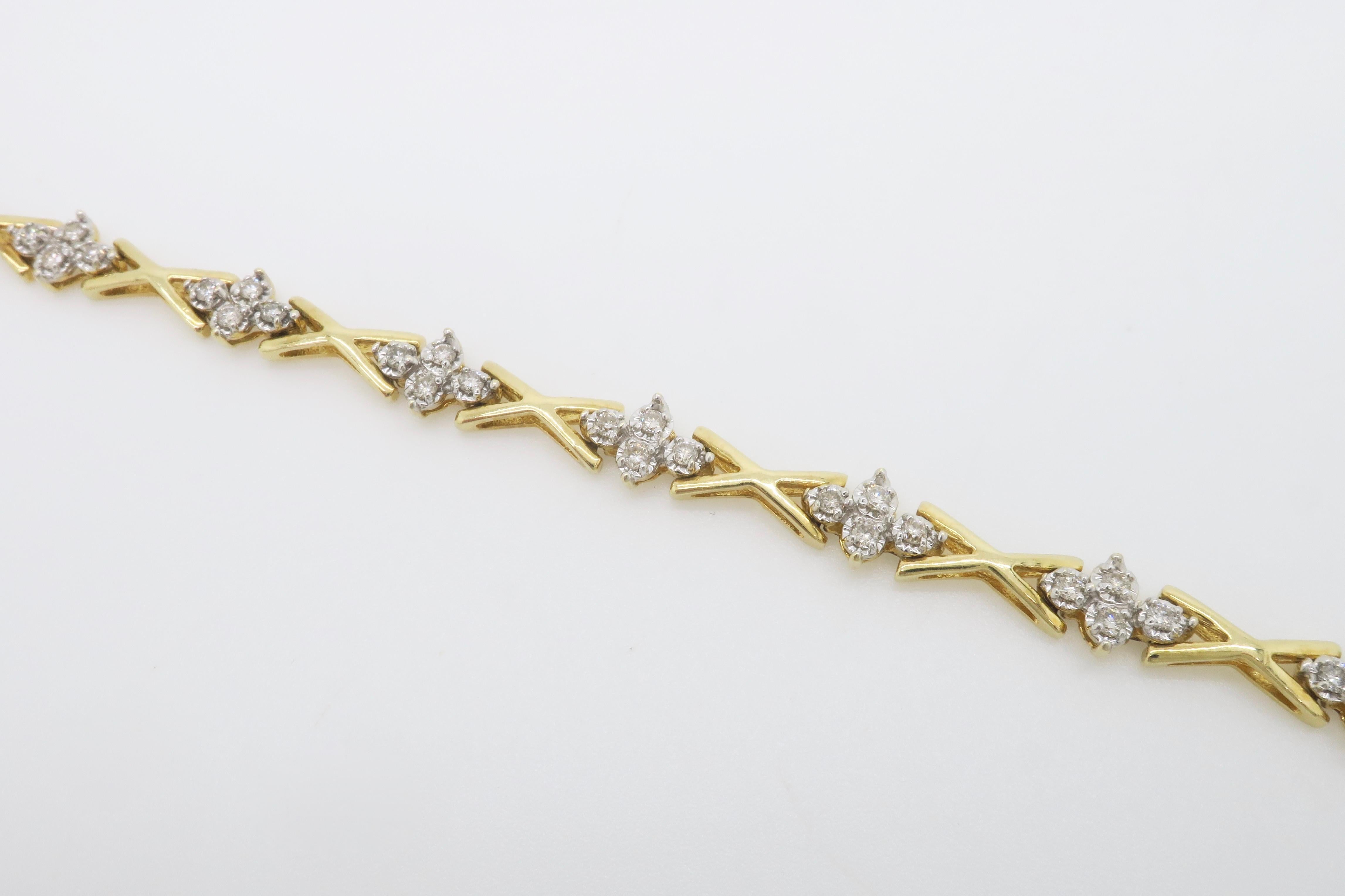 Taille ronde Bracelet en or jaune et blanc avec diamants complexes en vente