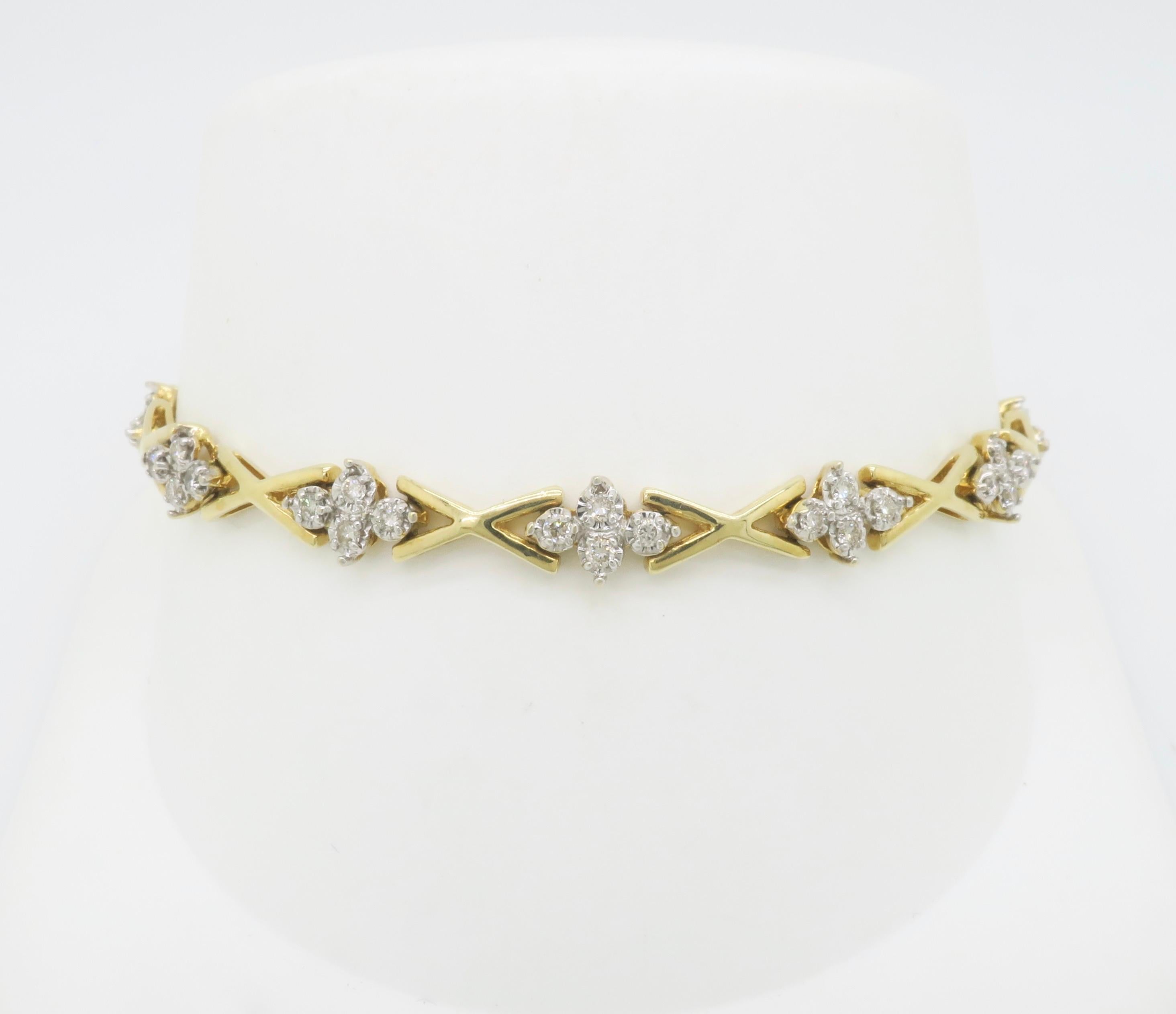 Bracelet en or jaune et blanc avec diamants complexes Excellent état - En vente à Webster, NY