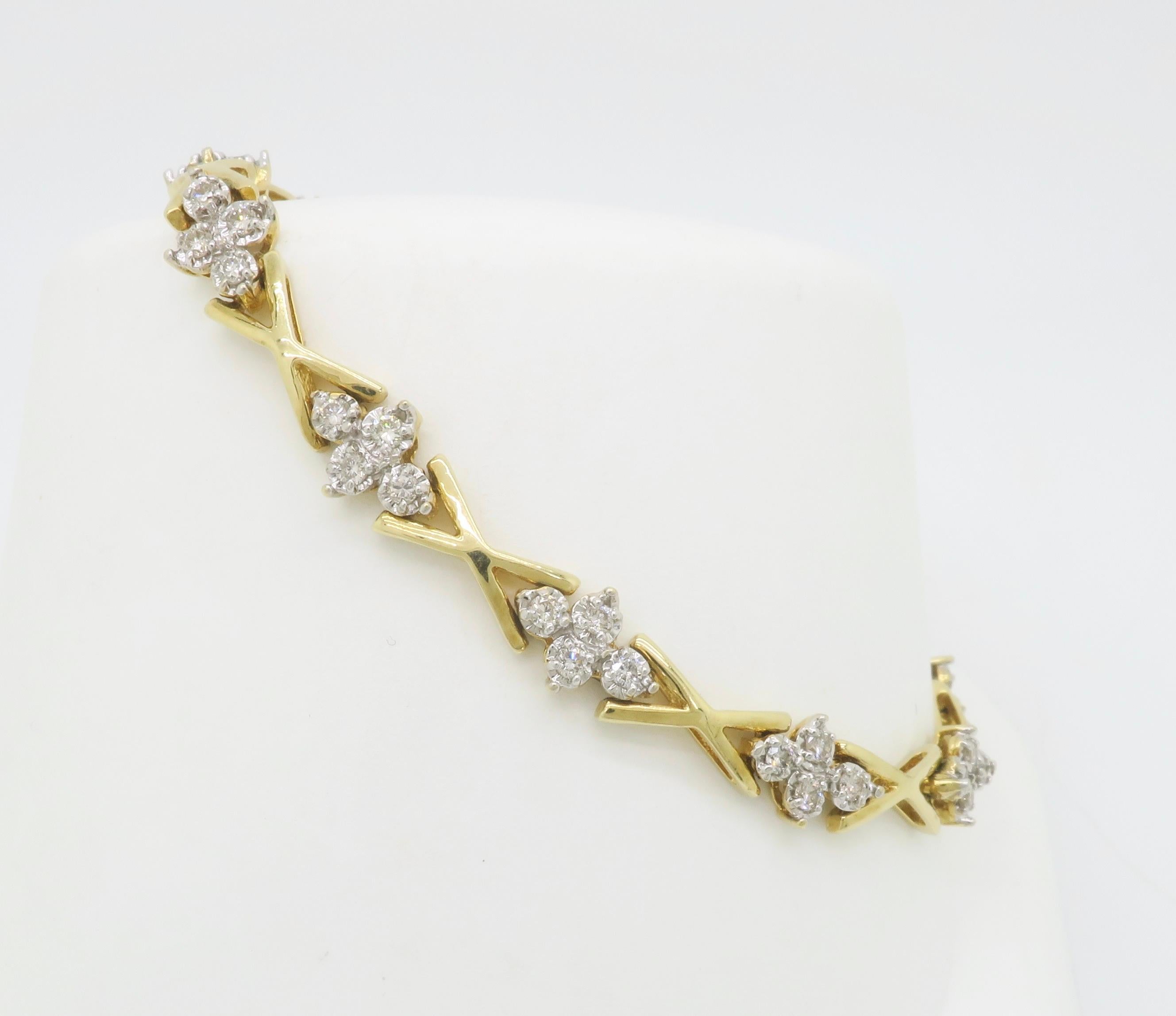 Bracelet en or jaune et blanc avec diamants complexes Pour femmes en vente