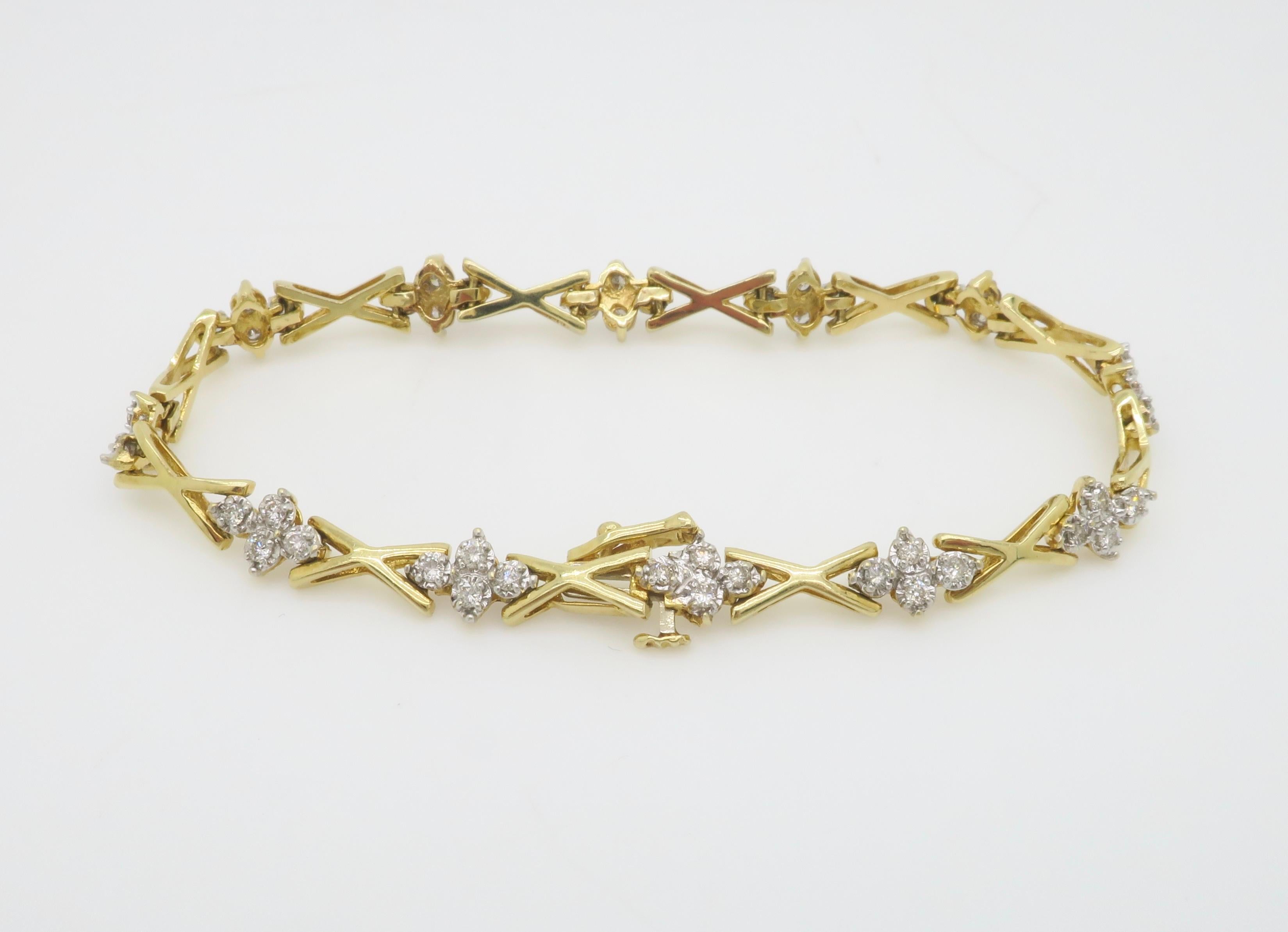Bracelet en or jaune et blanc avec diamants complexes en vente 2