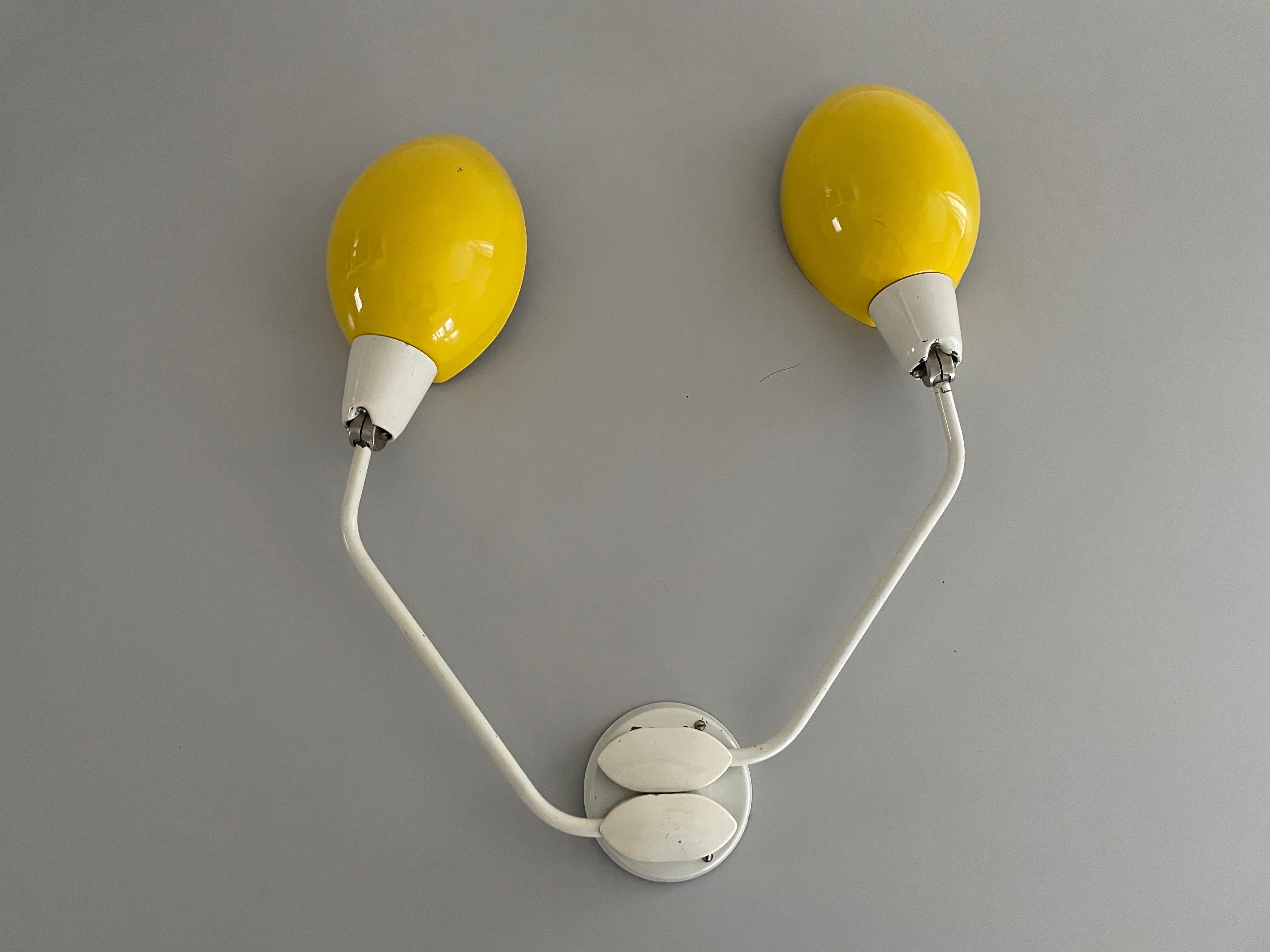 Gelb-weißer Metall-Doppelschirm Großer einzelner Wandleuchter, 1950er Jahre, Italien

Sehr elegante und minimalistische Wandleuchte
Industrieller Stil

Die Lampen sind in ausgezeichnetem Zustand.

Diese Lampen funktionieren mit 2x E27