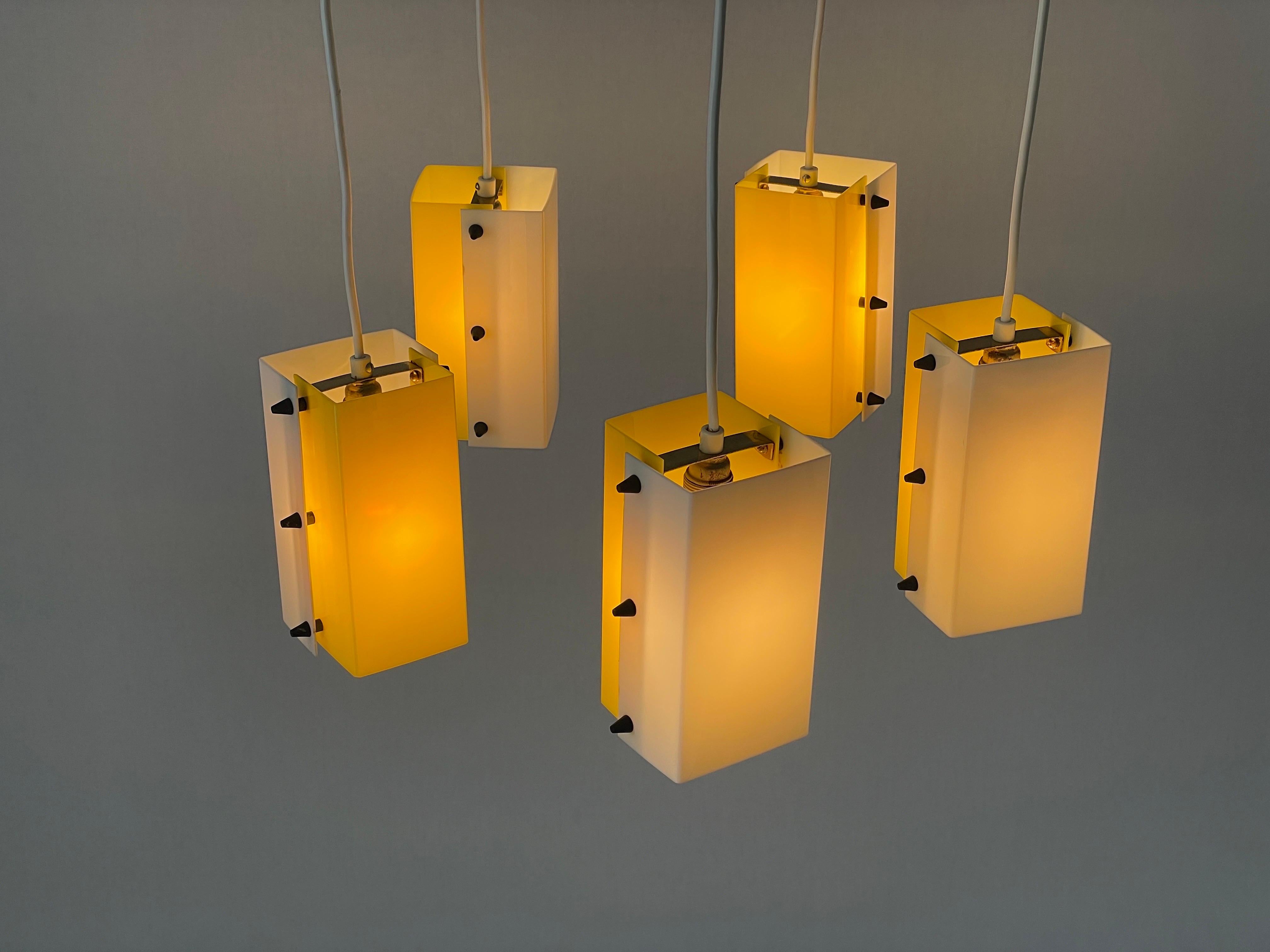 Yellow-White Plexiglass 5-shade Chandelier by Schmelzer Leuchten, 1950s, Germany For Sale 7