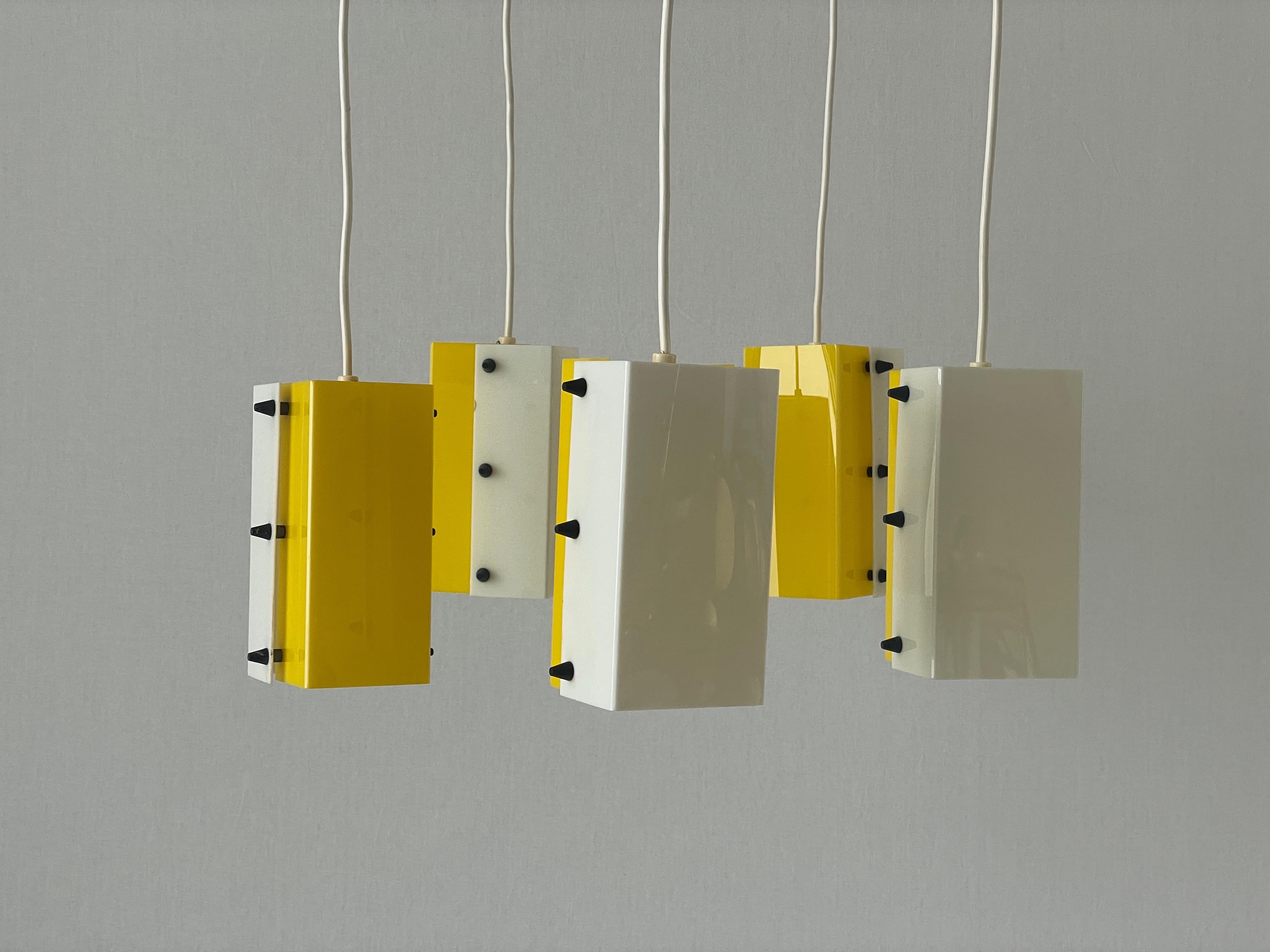 Yellow-White Plexiglass 5-shade Chandelier by Schmelzer Leuchten, 1950s, Germany In Excellent Condition For Sale In Hagenbach, DE