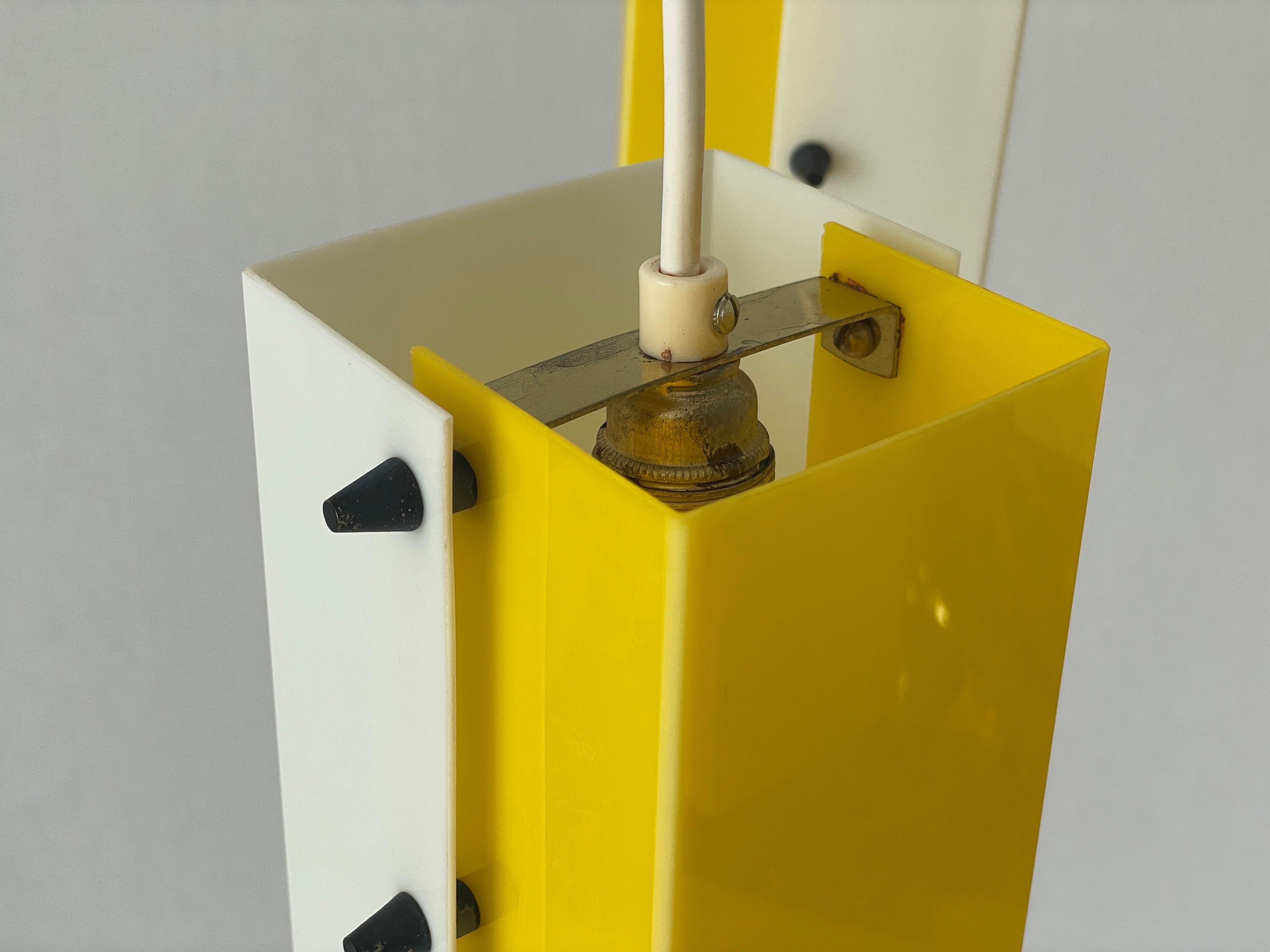 Gelb-weißer 5-Schirm-Kronleuchter aus Plexiglas von Schmelzer Leuchten, 1950er Jahre, Deutschland im Angebot 1