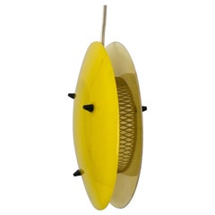 Gelb-weiße Plexiglas-Hängeleuchte von Schmelzer Leuchten, 1960er Jahre, Deutschland