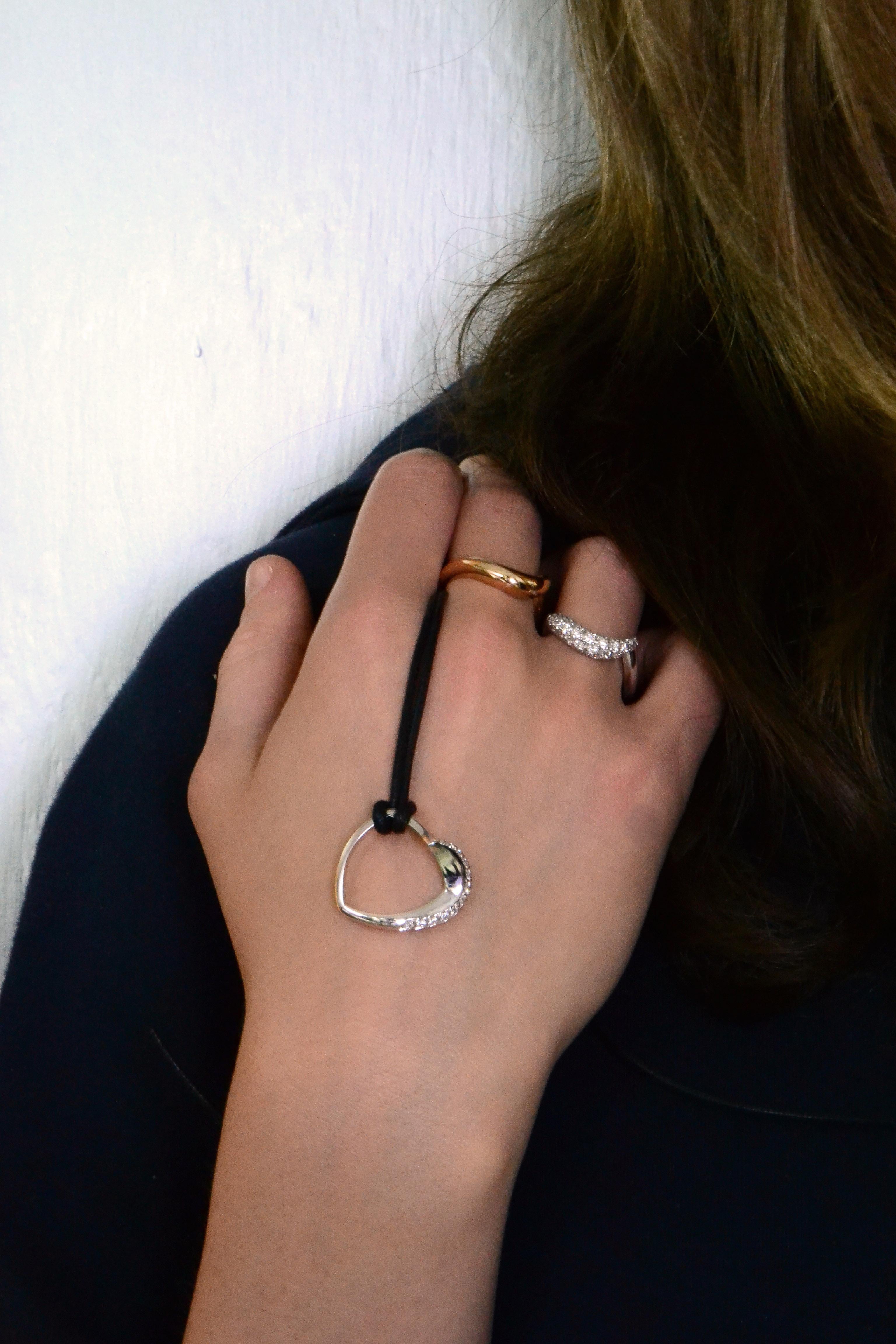 Round Cut Yellow White Rose 18 Kt Gold  Diamonds Love Stackable Rings For Sale