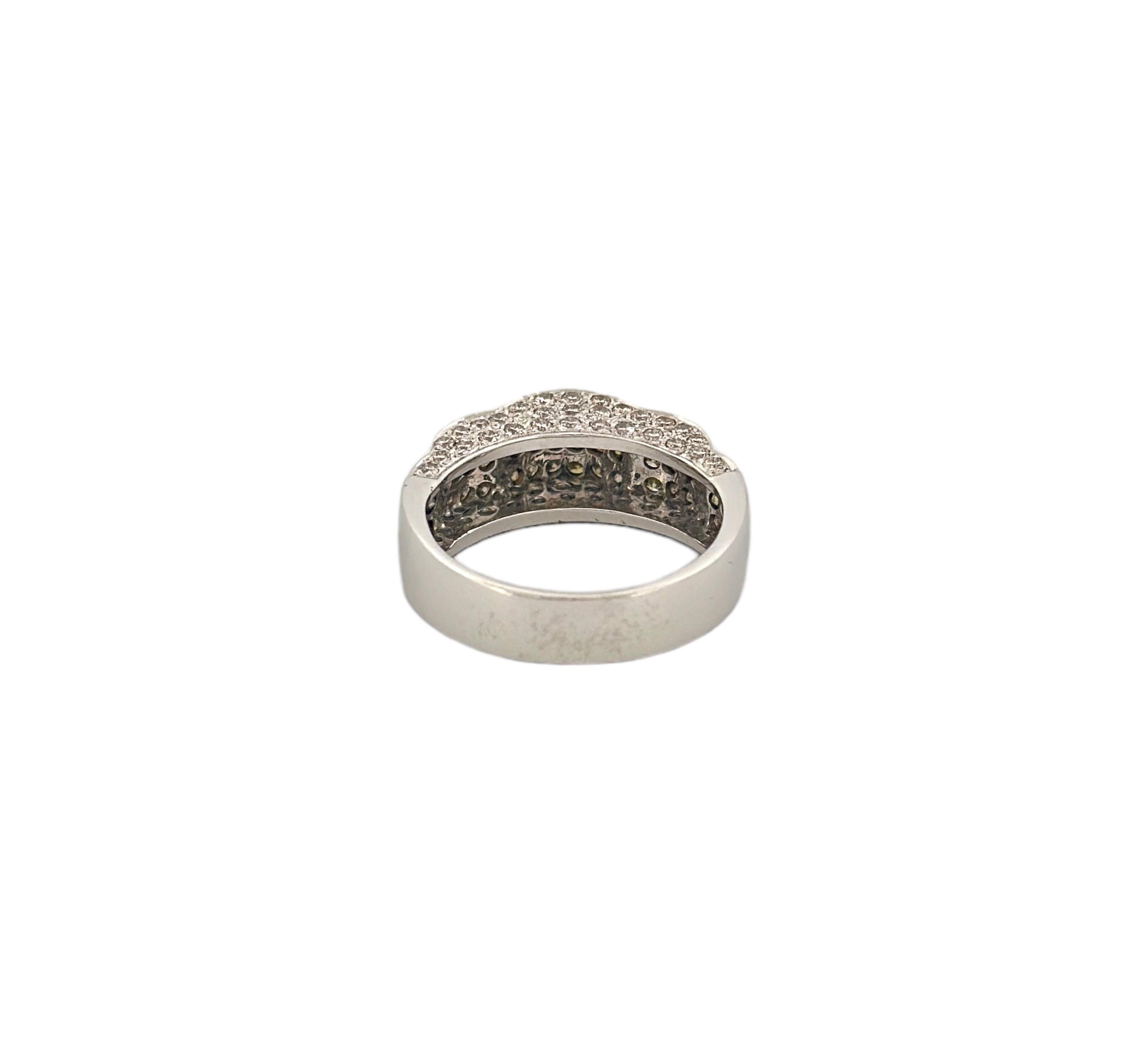 Taille ronde Bague de design unique en jaune et blanc en vente