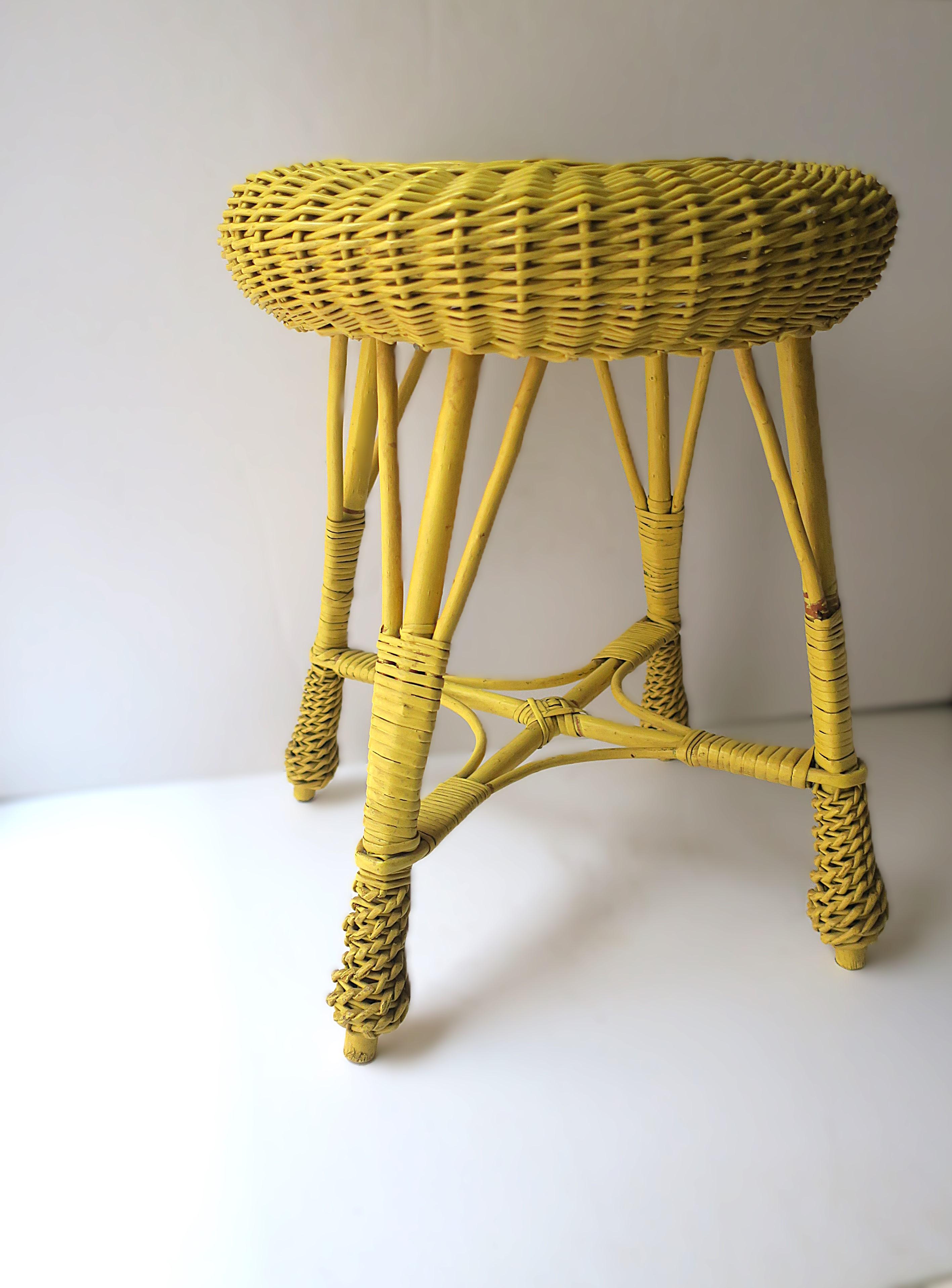 Wicker Stool Yellow In Good Condition For Sale In New York, NY
