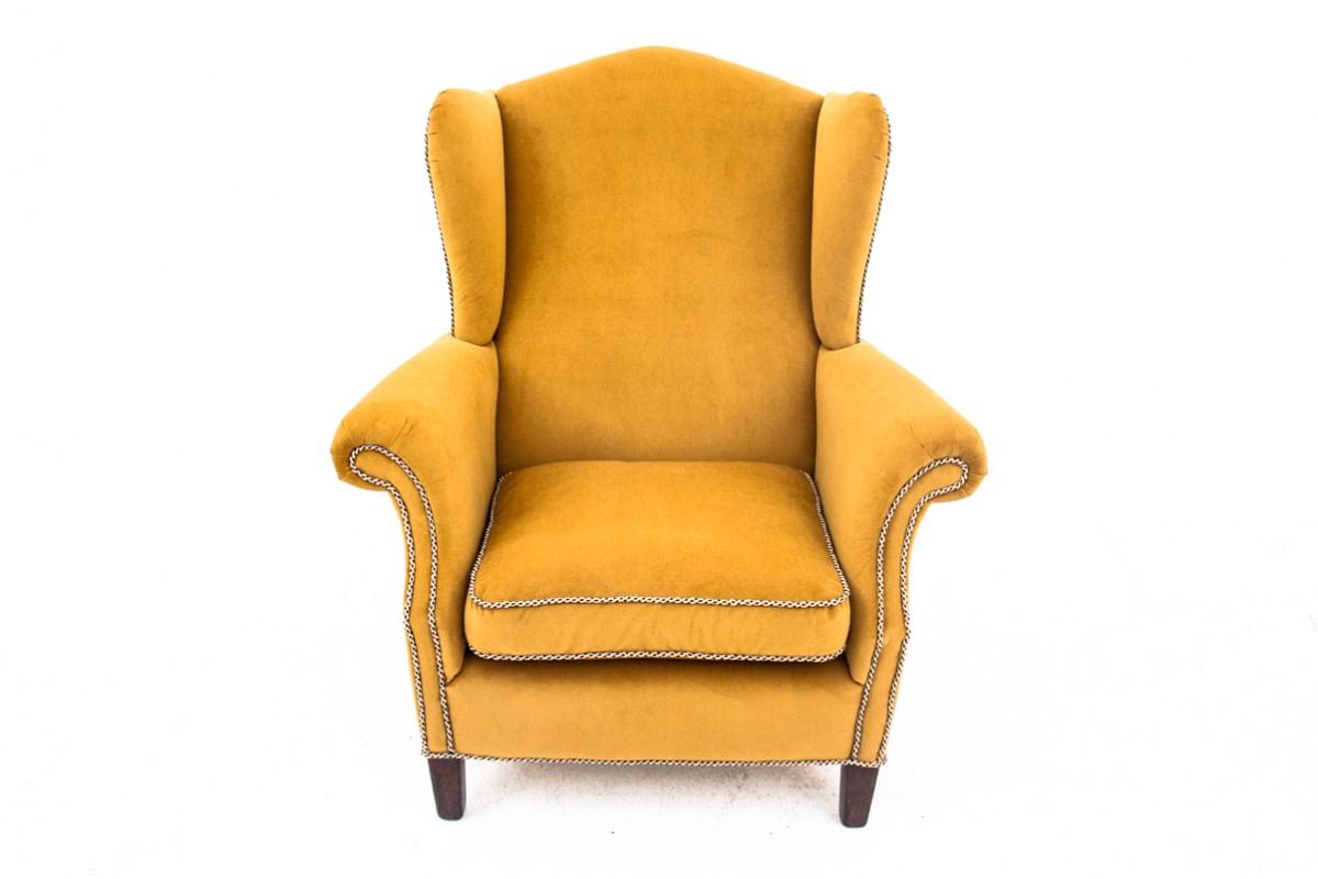 Wingback armchair, Scandinavia, 1940s

Very good condition, after professional renovation and replacement of the upholstery with a new one.

dimensions: height 102 cm, seat height 44 cm, width 94 cm, depth 89 cm