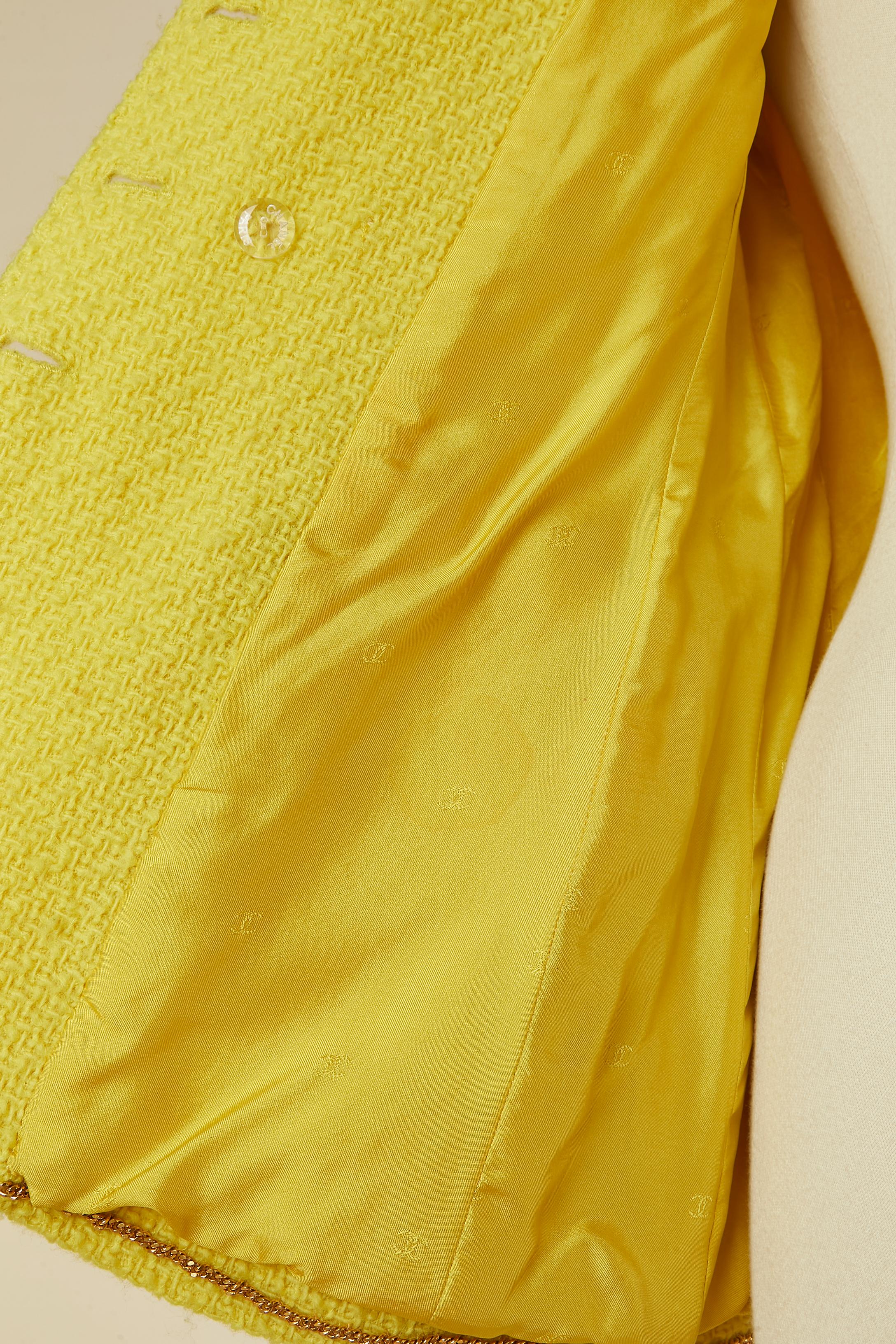 Veste croisée en laine jaune CHANEL BOUTIQUE en vente 5