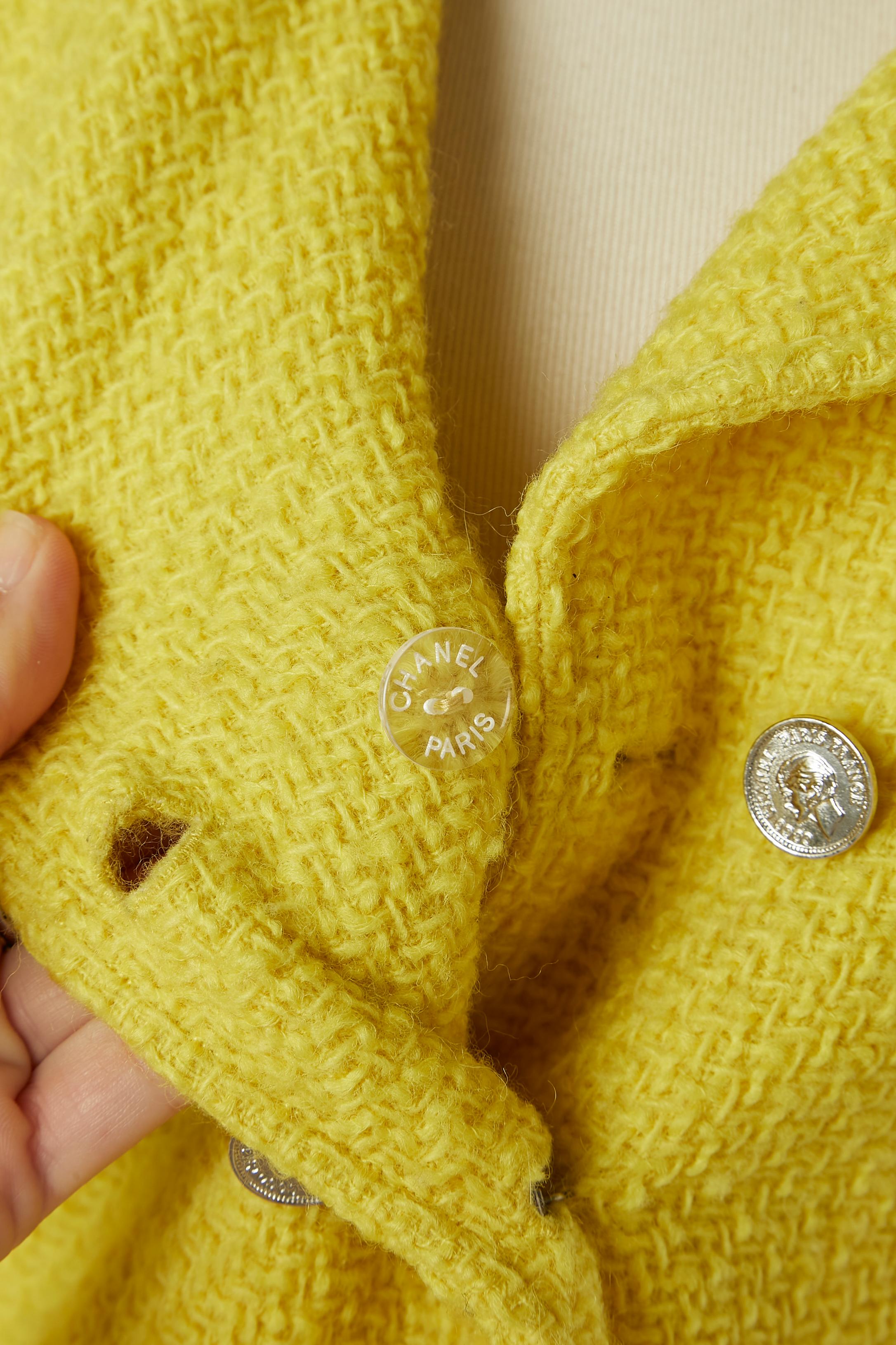 Veste croisée en laine jaune CHANEL BOUTIQUE en vente 3