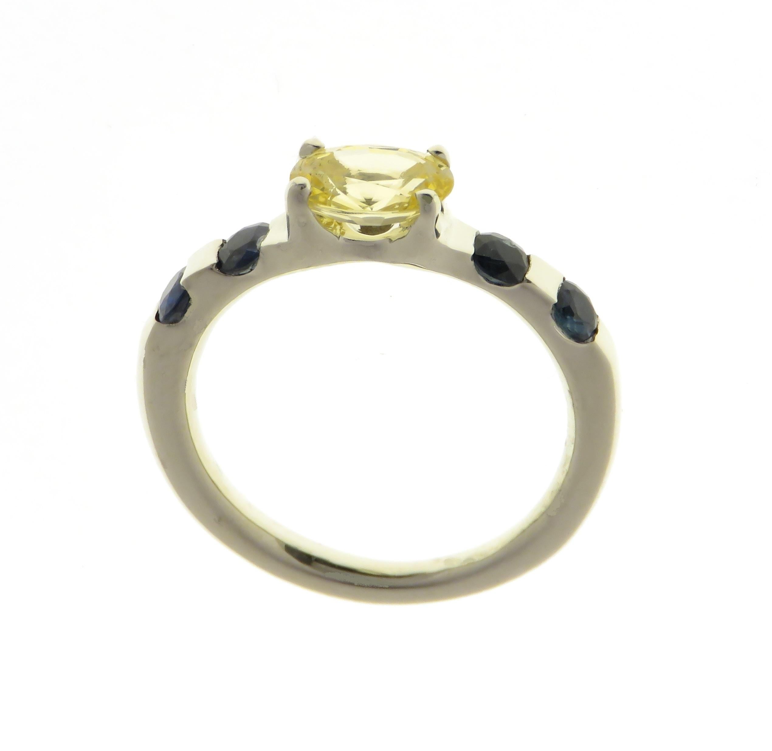 Contemporary Yellow&Blue Sapphires 9 Karat White Gold Band Ring Handcrafted in Italy  For Sale