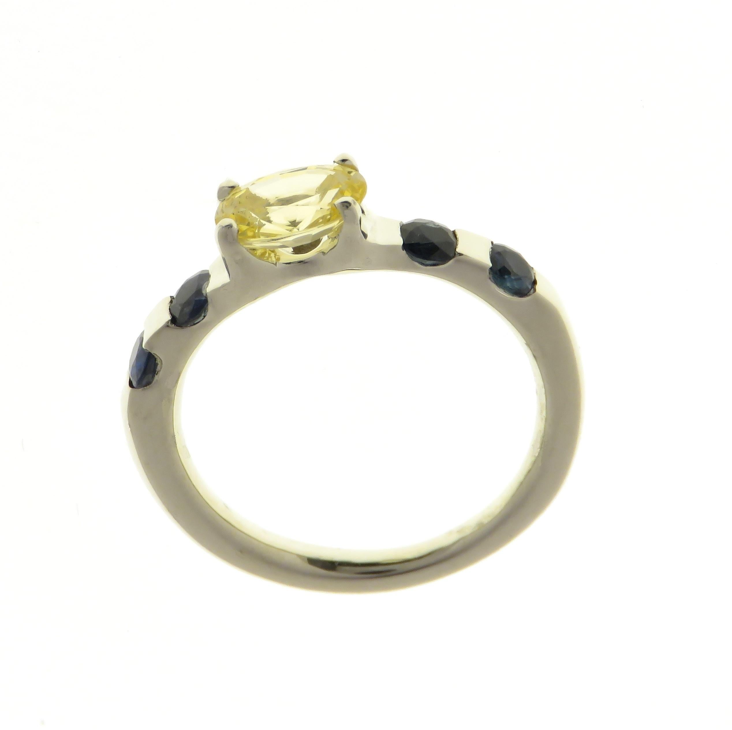 Oval Cut Yellow&Blue Sapphires 9 Karat White Gold Band Ring Handcrafted in Italy  For Sale