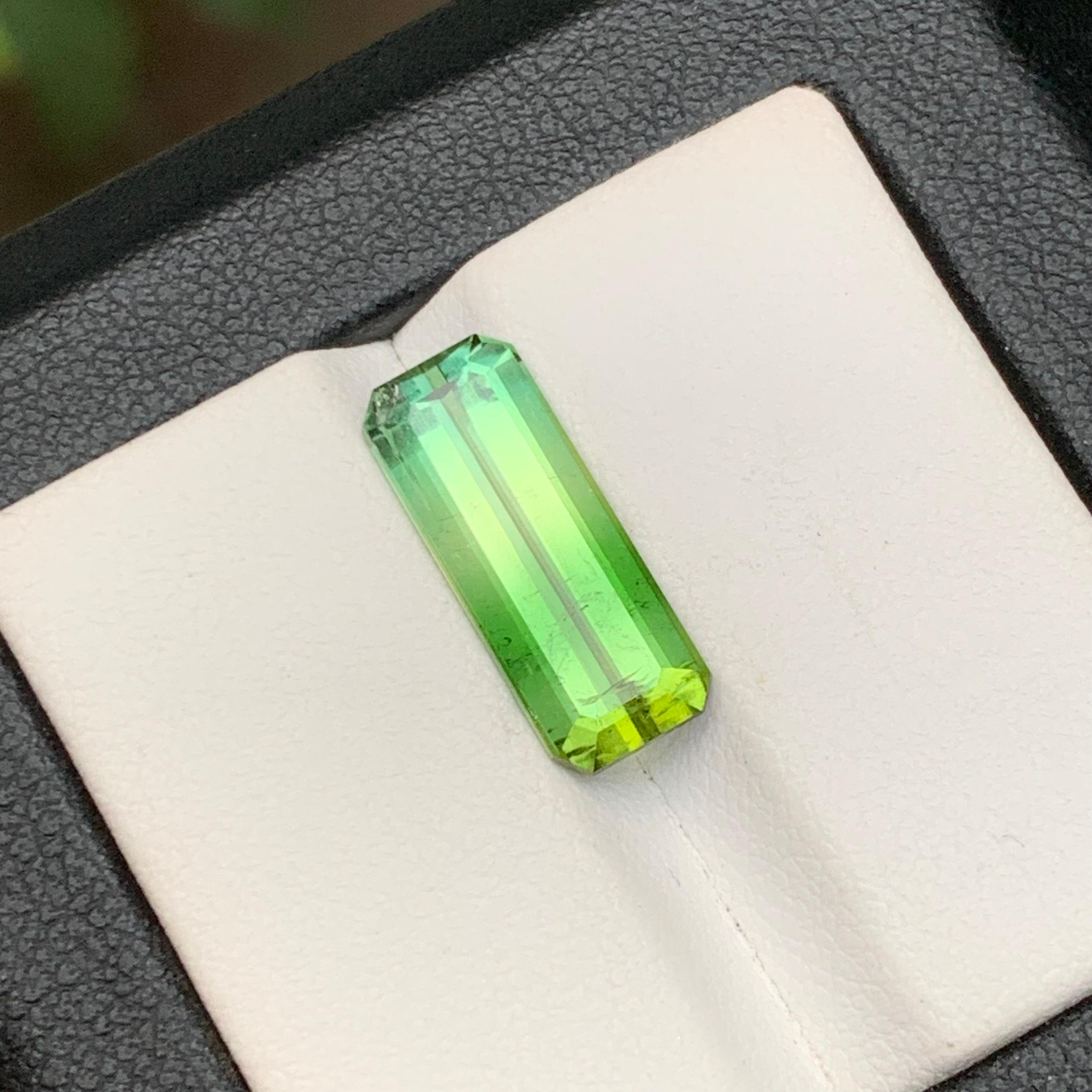 Contemporain Bague en tourmaline naturelle bicolore jauneâtre verte, pierre précieuse non sertie de 4,80 carats en vente