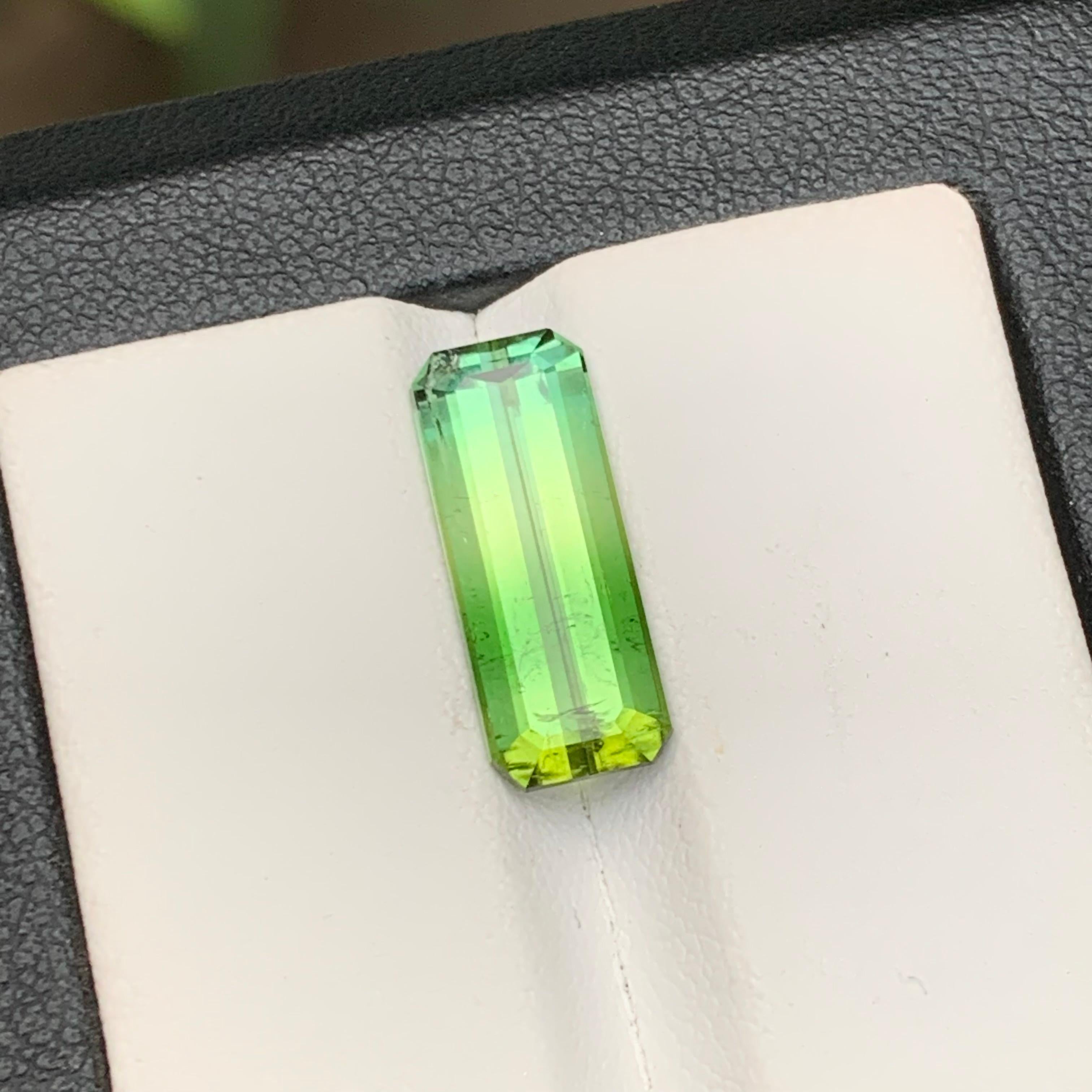 Bague en tourmaline naturelle bicolore jauneâtre verte, pierre précieuse non sertie de 4,80 carats en vente 3