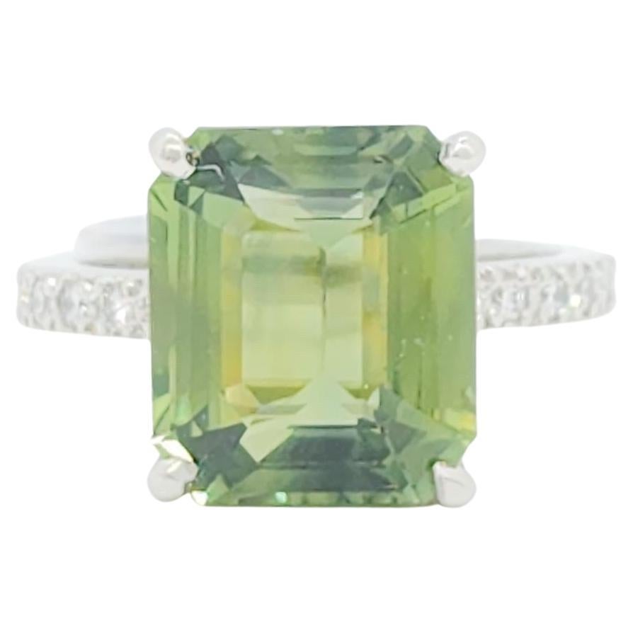 Yellowish Green Sapphire and White Diamond Cocktail Ring in Platinum