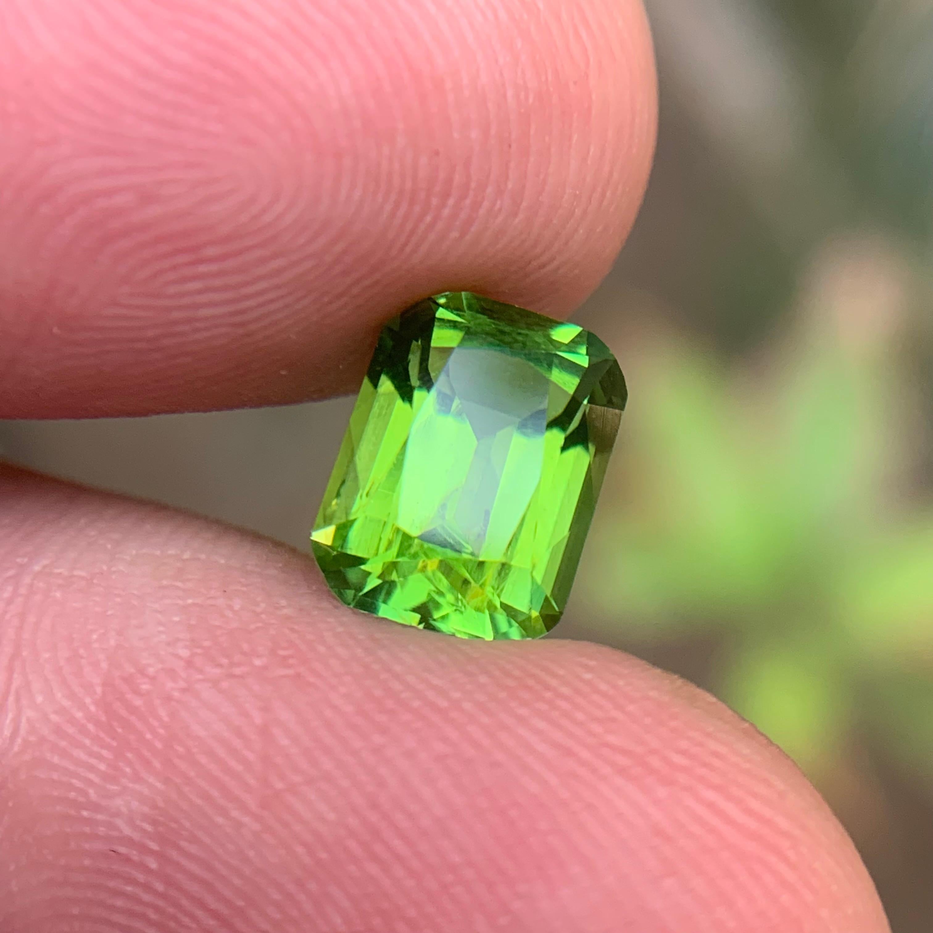 Gelblich grüner Turmalin 2,62 Karat Natürlicher Turmalin Loser Edelstein Cushion-Schliff im Angebot 4