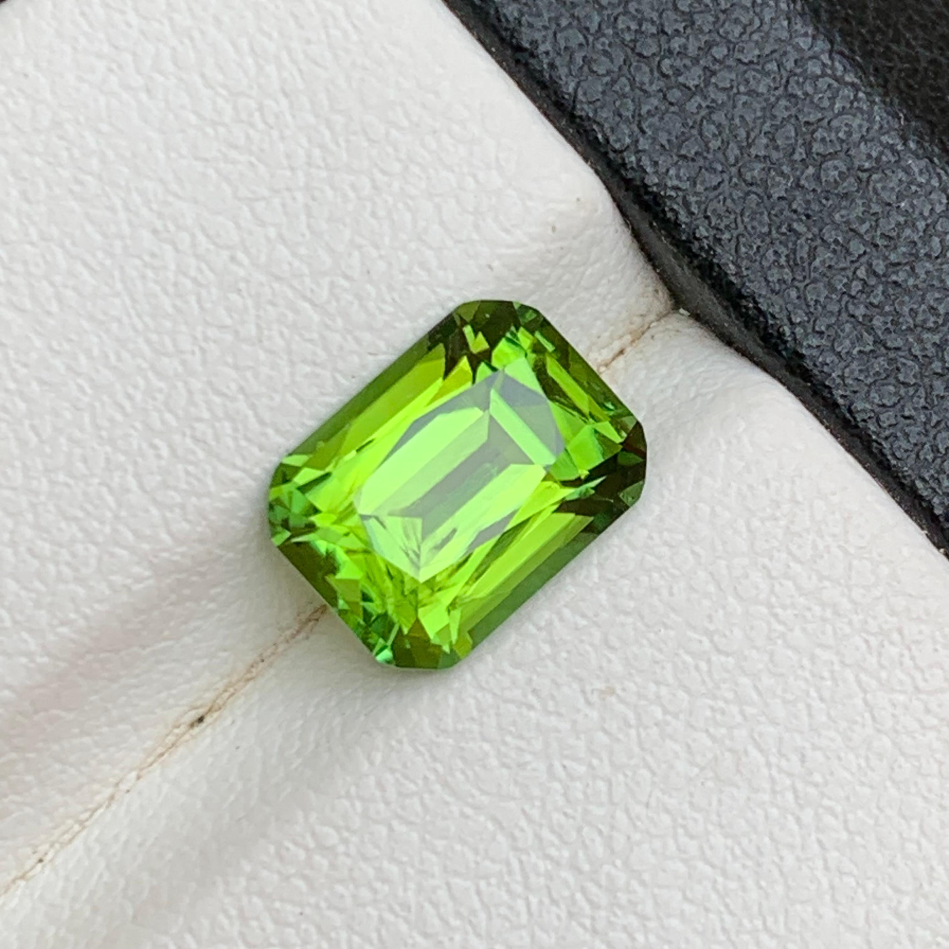 Gelblich grüner Turmalin 2,62 Karat Natürlicher Turmalin Loser Edelstein Cushion-Schliff (Zeitgenössisch) im Angebot