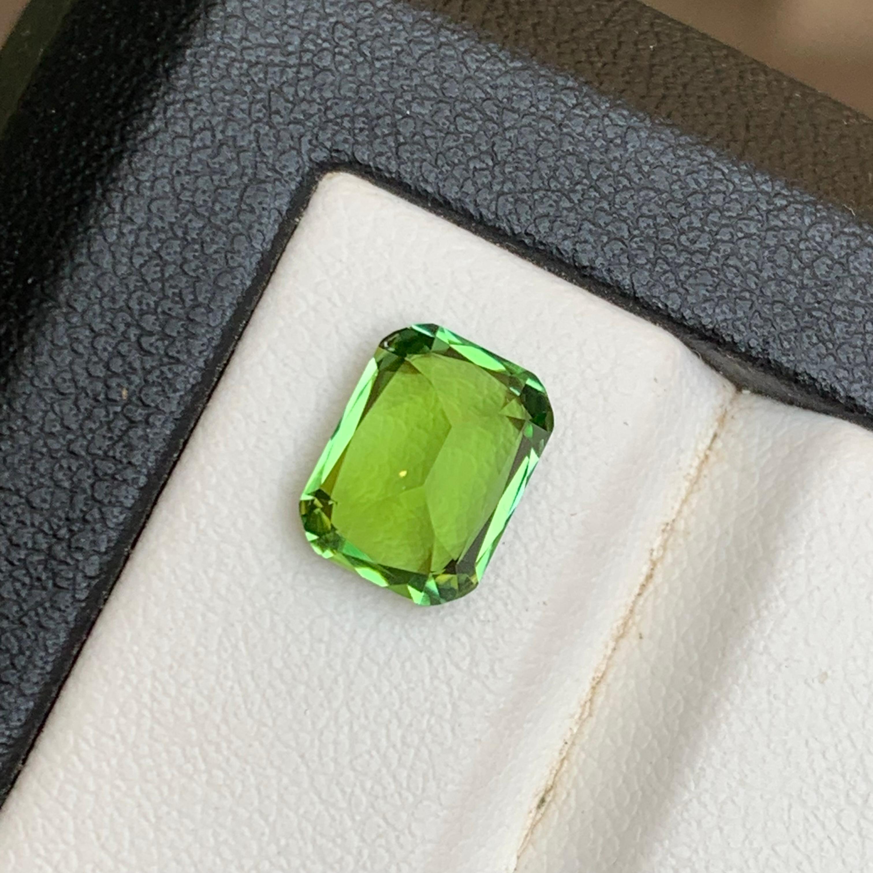 Gelblich grüner Turmalin 2,62 Karat Natürlicher Turmalin Loser Edelstein Cushion-Schliff im Angebot 2