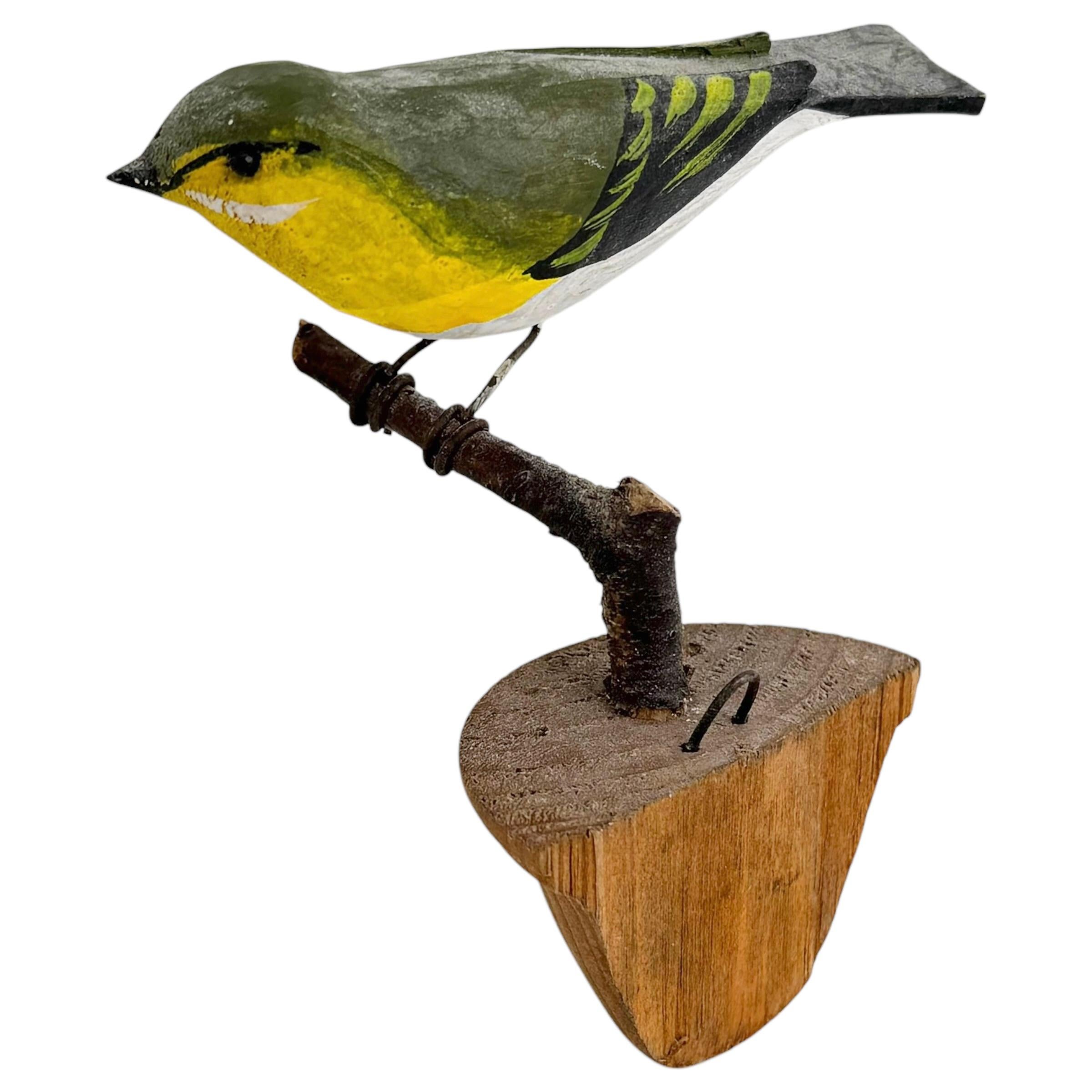 Yellowthrows Vichtauer Oiseau en bois sculpté à la main Black Forest Folk Art Austria 1900s Bon état - En vente à Nuernberg, DE