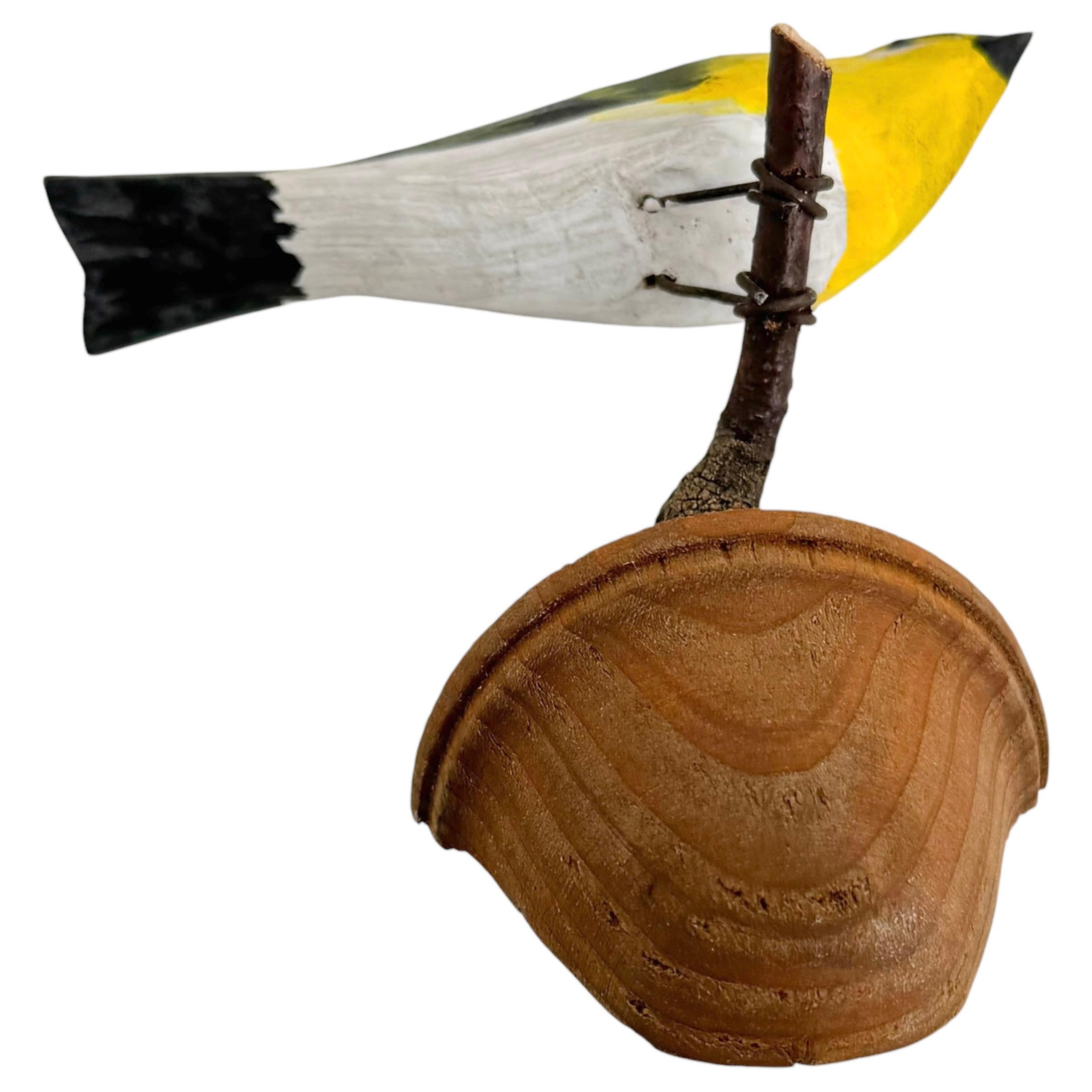 Yellowthrows Vichtauer Oiseau en bois sculpté à la main Black Forest Folk Art Austria 1900s en vente 1