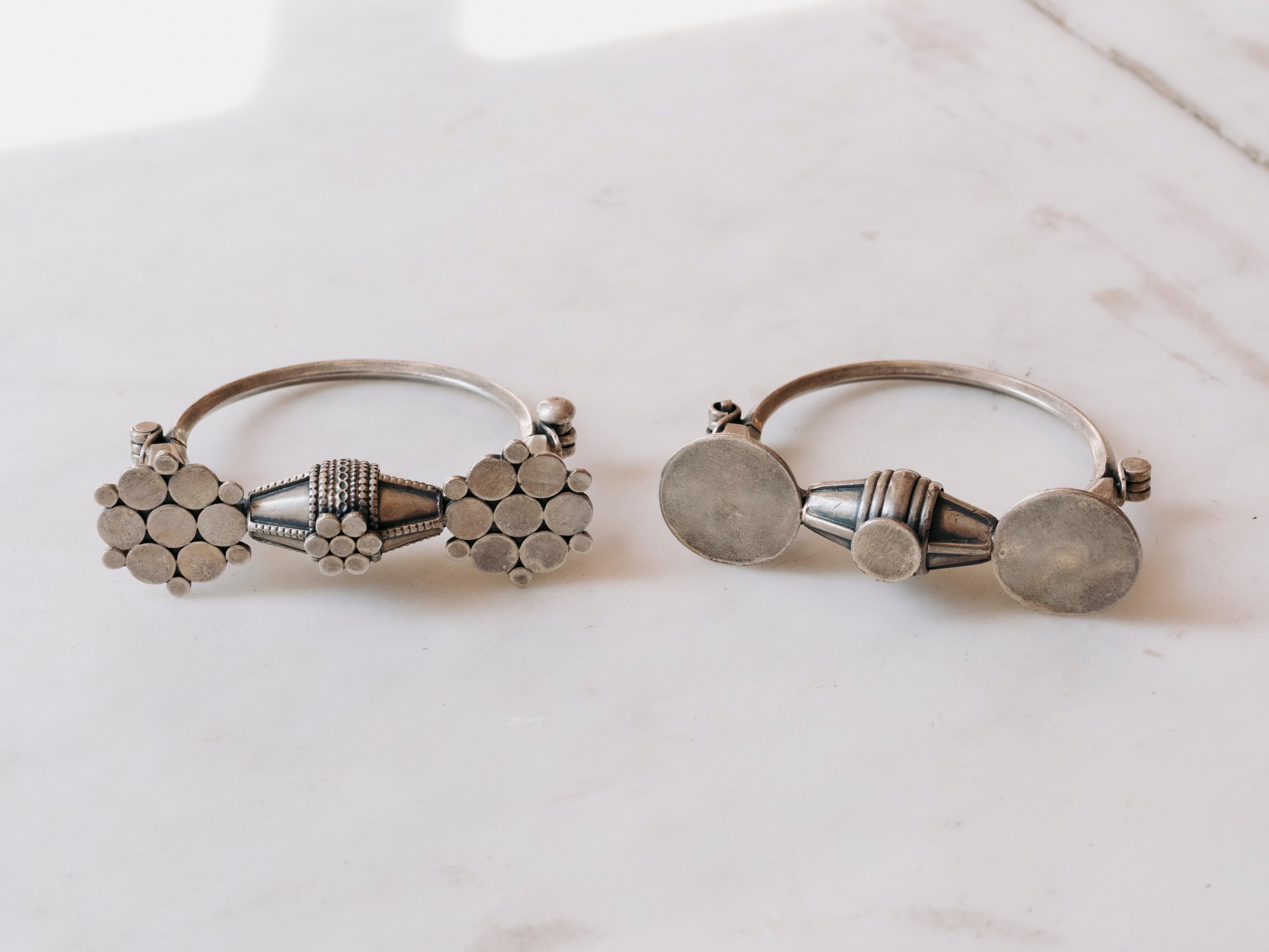 Tavia Atelier

Sterling Silver

Bangle opens with hinge