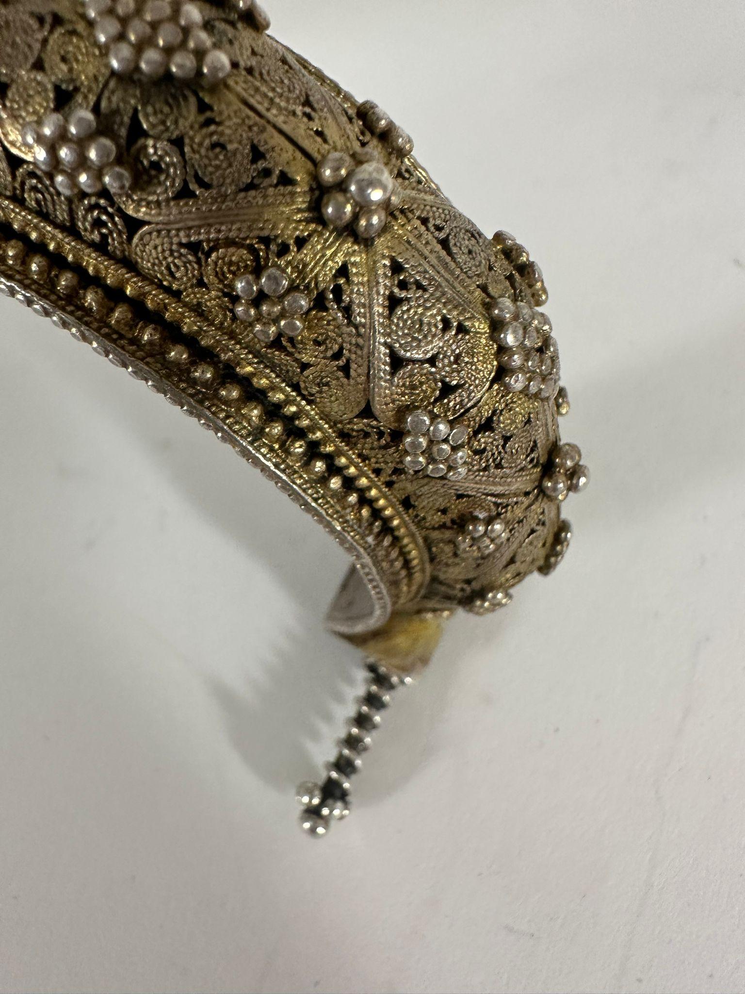 Bracciale da sposa ebraico yemenita - Ornamento per la dote in filigrana d'argento In condizioni ottime in vendita a New York, NY