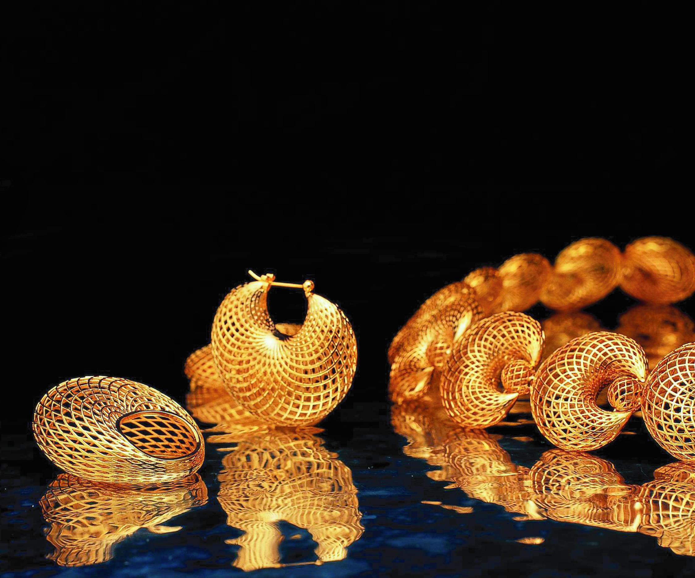 Yemyungji 18 Karat Yellow Gold Blooming Hinged Bracelet For Sale 10