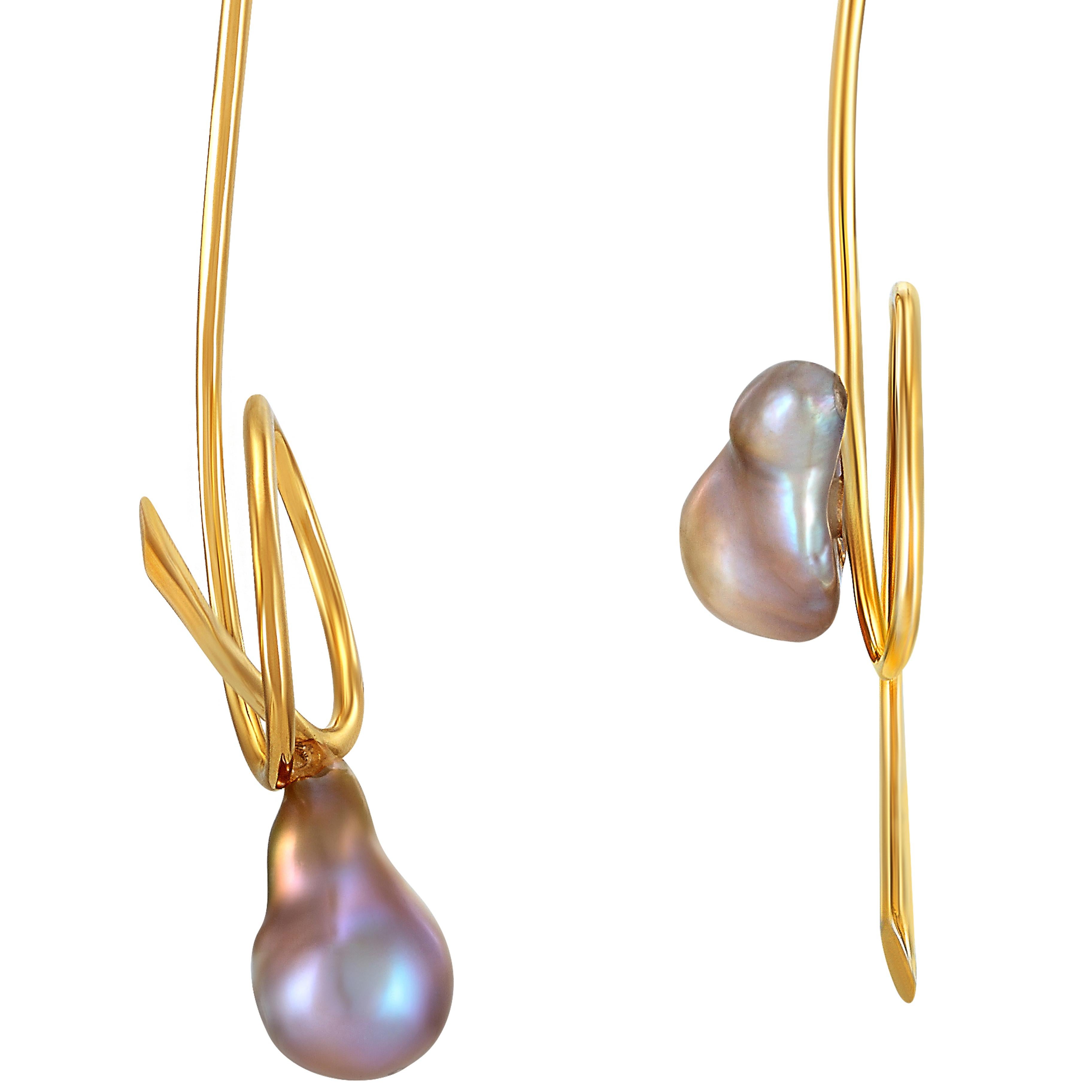 Yemyungji Baroque Pearls 18 Karat Yellow Gold Line Drop Earrings In New Condition For Sale In Seoul, Seoul