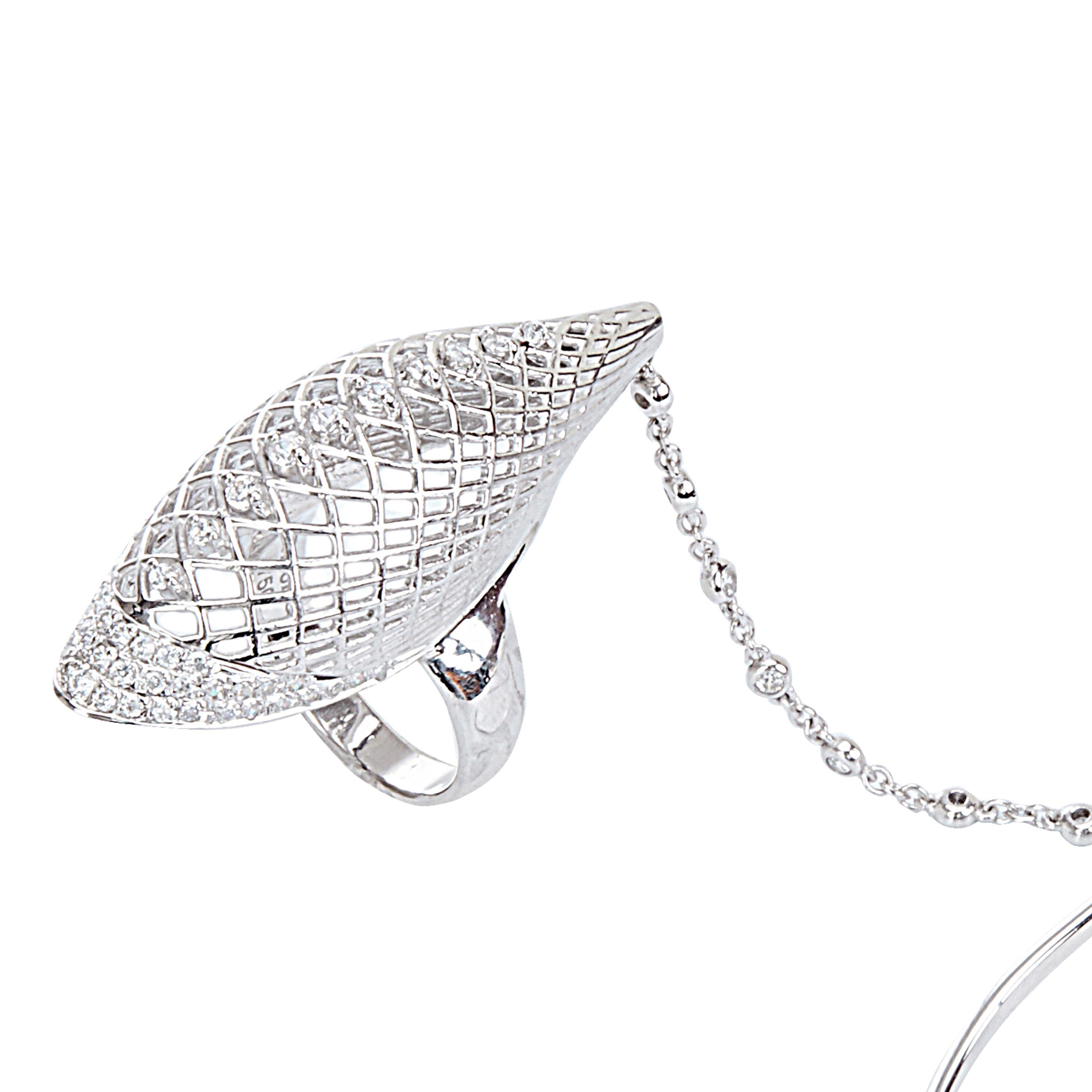 'Wings' is an inspired design from a vigorous flight to a new era. The streamlined design is made sleeker using her own YEMYUNGJI Signature Meshwork, adding it an urban feel.
Glowing diamonds are set with her meshwork, adding dignity and delicacy to