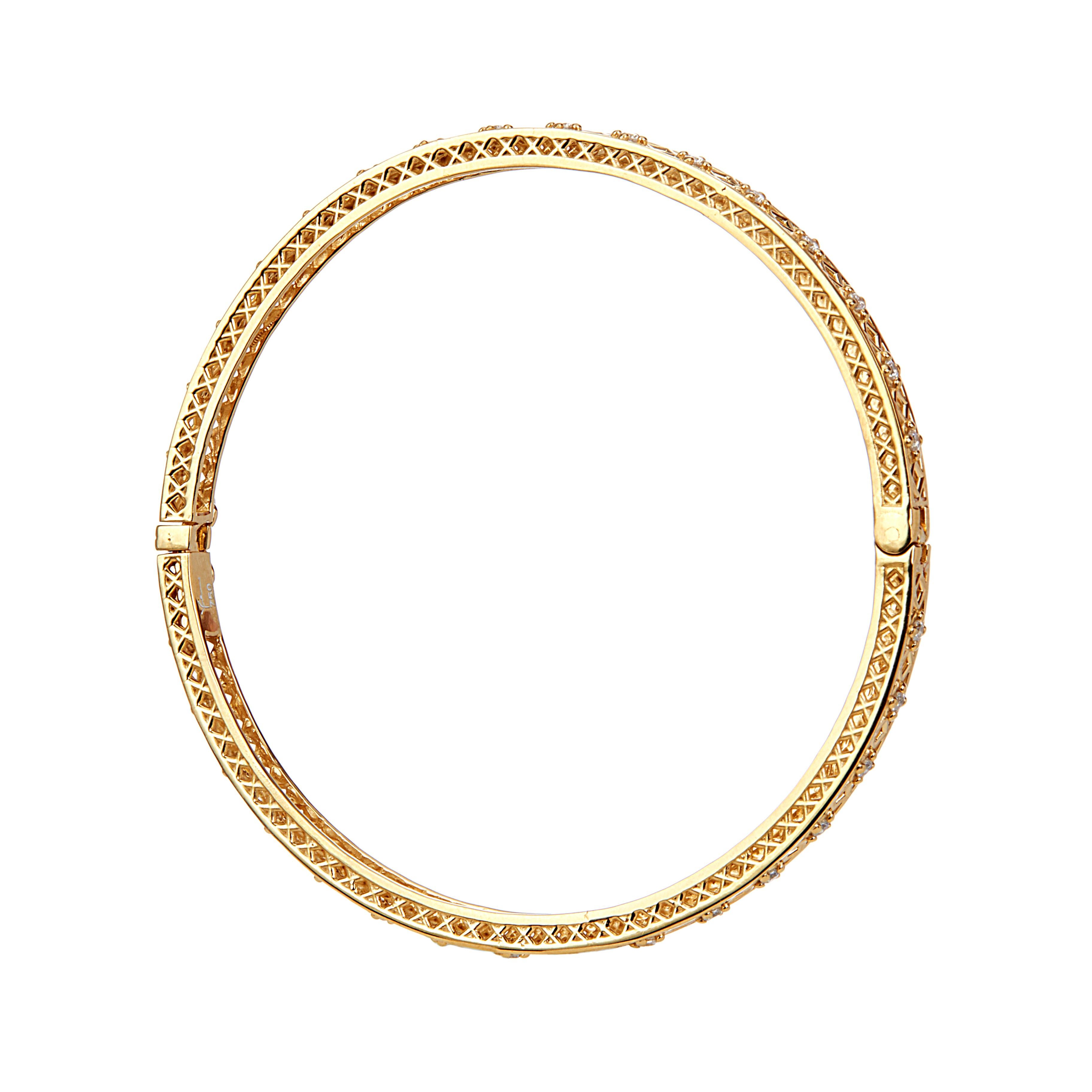 Contemporary Yemyungji Diamond 18 Karat Yellow Gold White Gold Bangle Bracelet Set For Sale