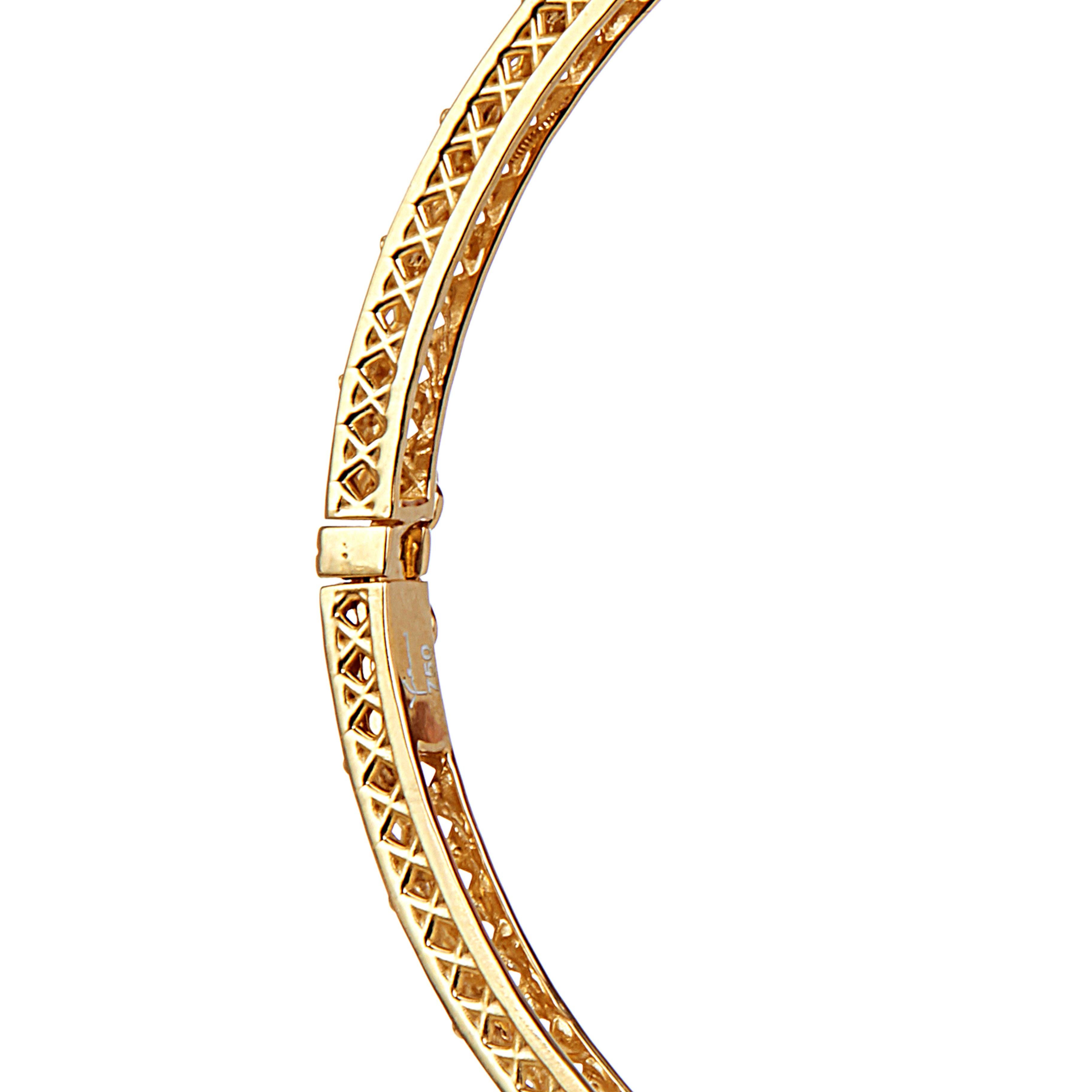 Round Cut Yemyungji Diamond 18 Karat Yellow Gold White Gold Bangle Bracelet Set For Sale