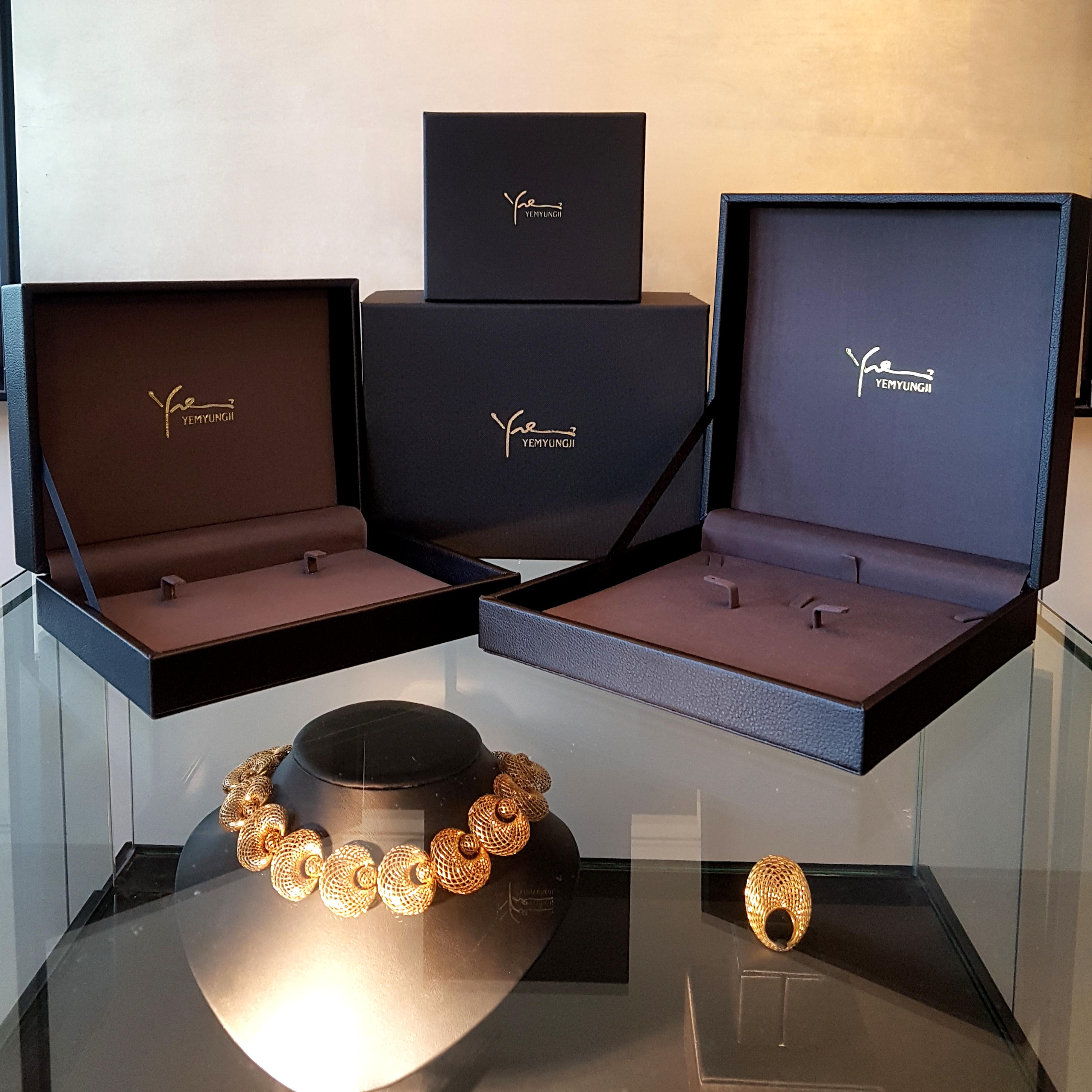 Yemyungji Diamond 18 Karat Yellow Gold White Gold Rings Set For Sale 5