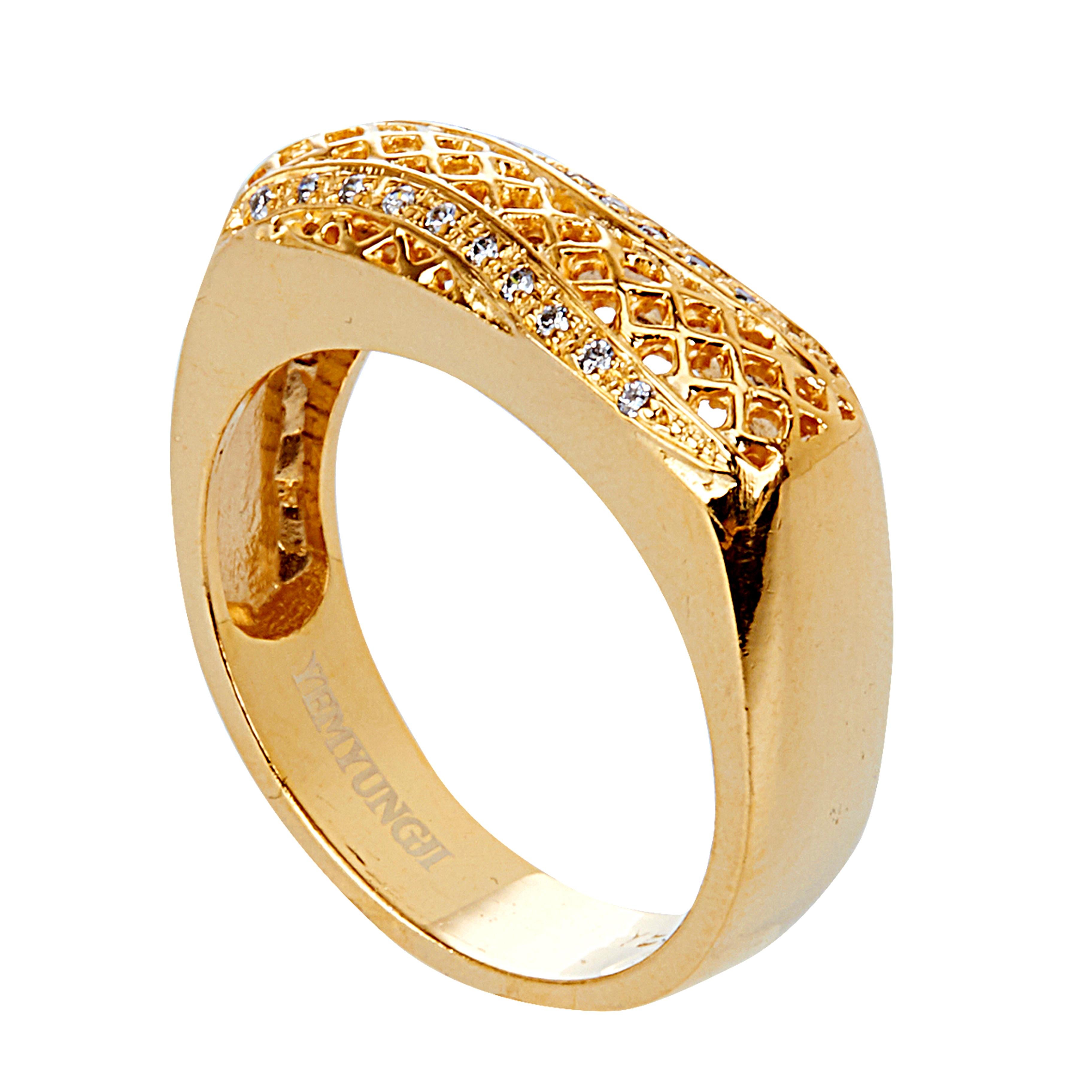 Numerous diamonds and yellow and white gold colors make a perfect combination to create a variety of looks depending on the wearer's layering. Glowing diamonds are set with her meshwork, adding dignity and delicacy to this unique jewelry.
Wear it
