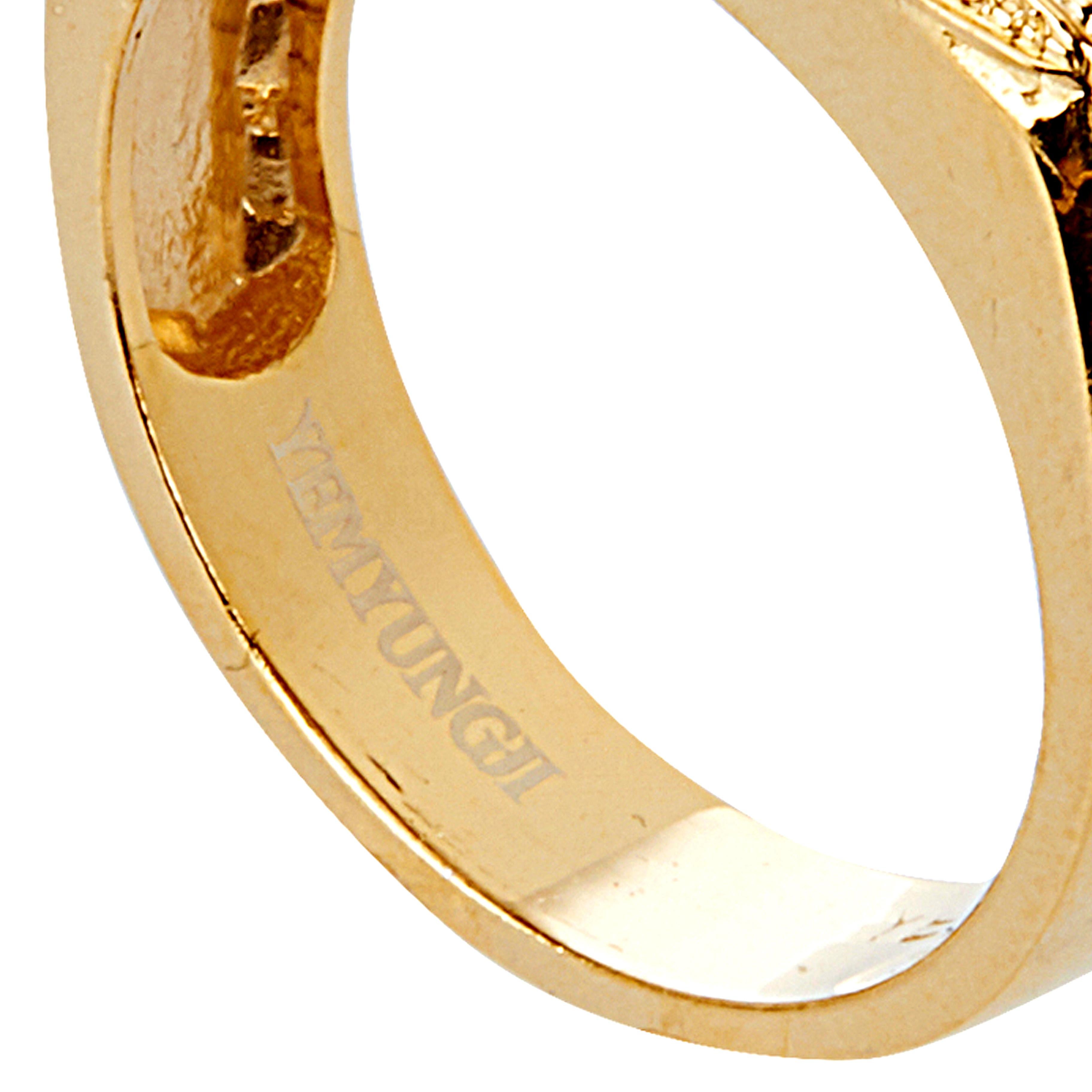 Round Cut Yemyungji Diamond 18 Karat Yellow Gold White Gold Rings Set For Sale