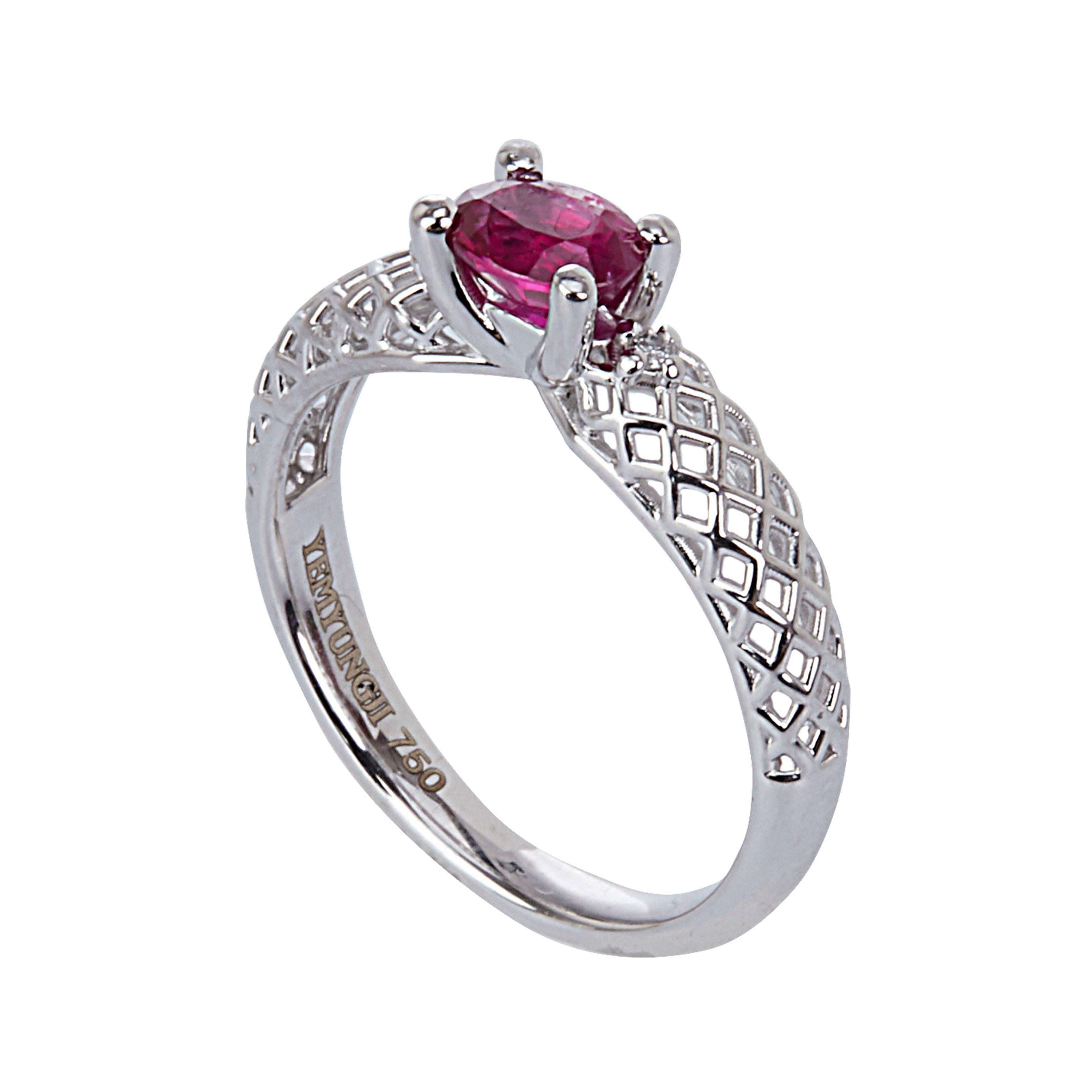 Women's Yemyungji Emerald Ruby Sapphire Oval Cut Solitaire Layering Ring Set For Sale
