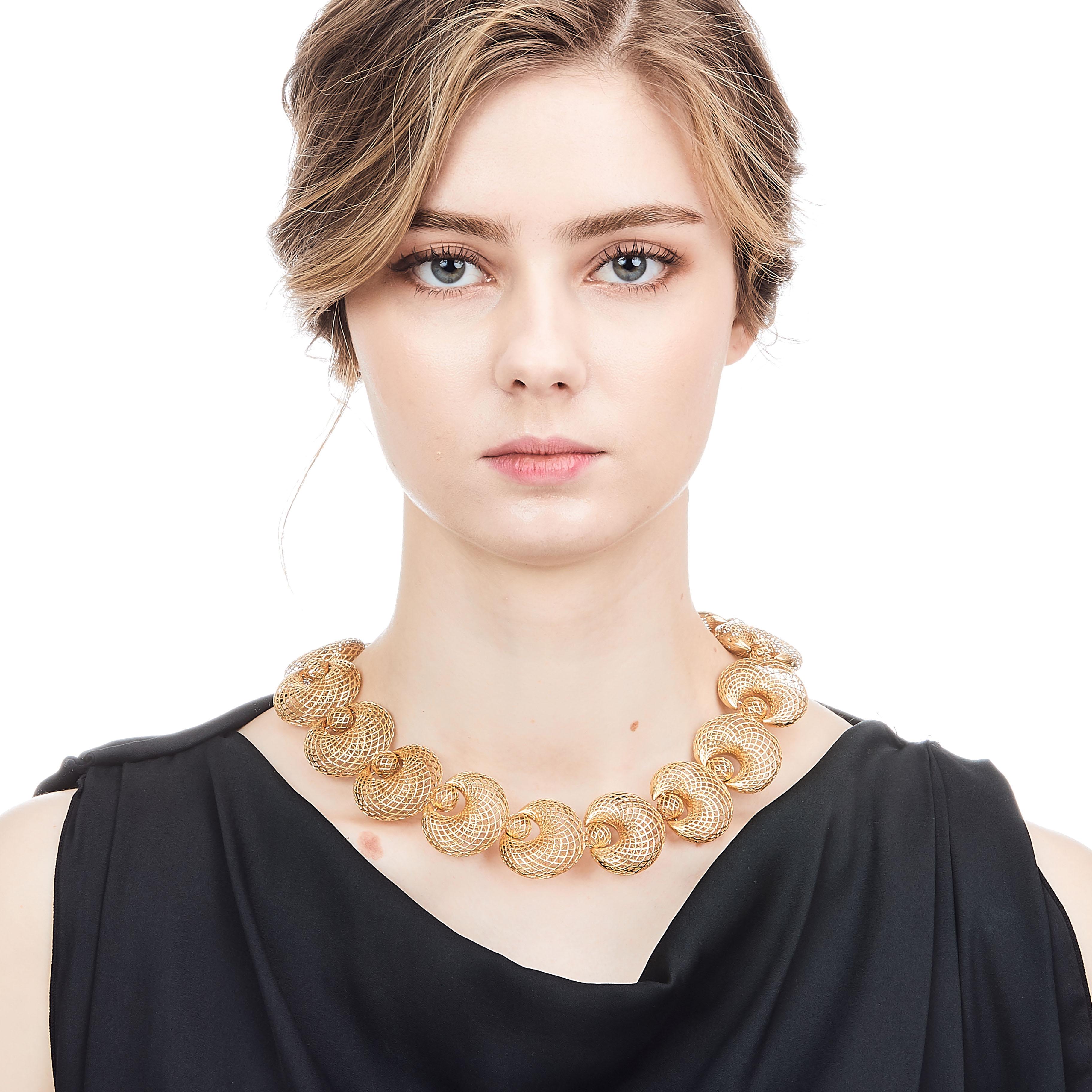 Yemyungji 18 Karat Yellow Gold Blooming Pendant Necklace  For Sale 1