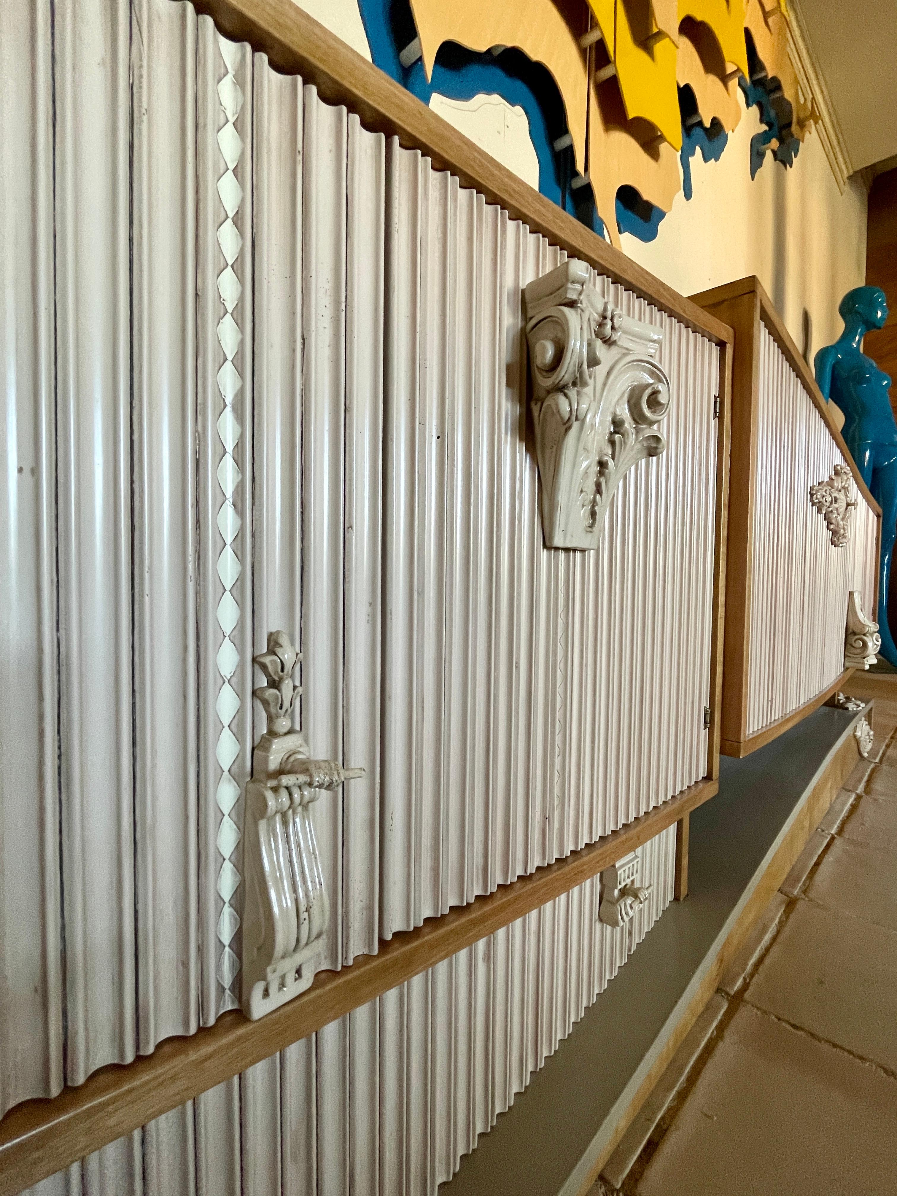 Yeong-gam Sideboard mit vier Türen und einer Schublade, von Lola Glamour im Zustand „Neu“ im Angebot in Geneve, CH