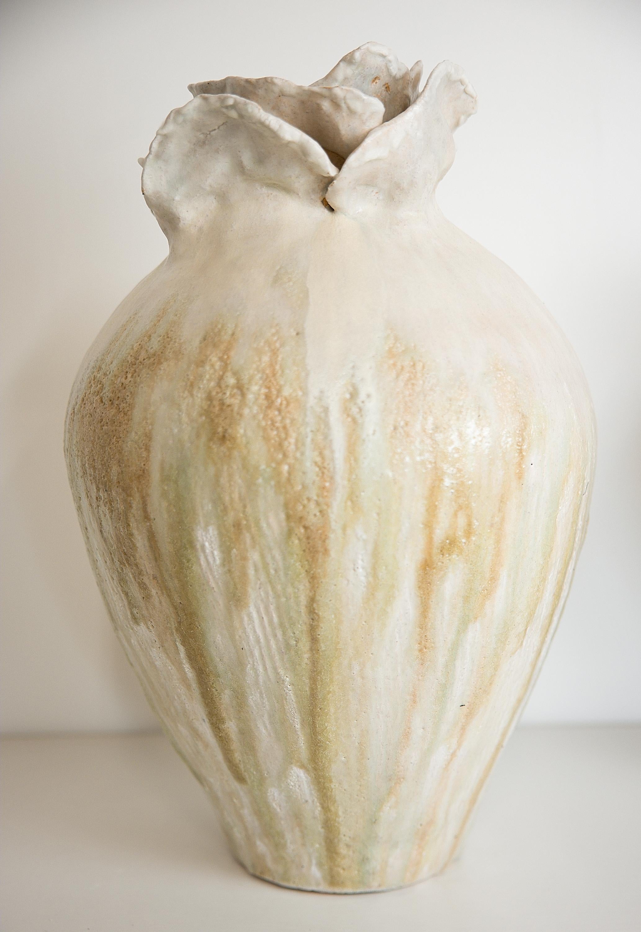 Hand-Crafted Yeonhwa Vase Large 19
