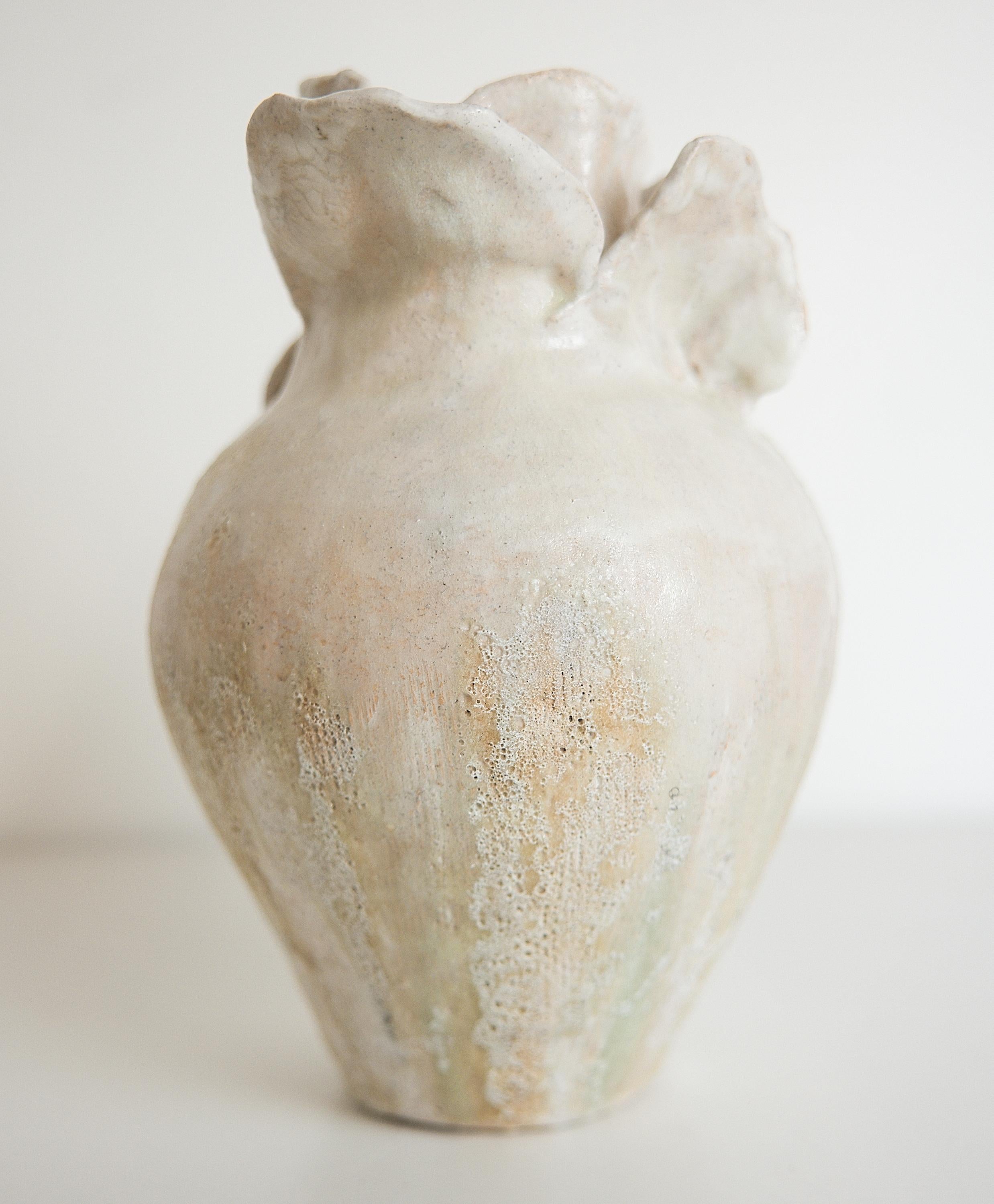 Yeonhwa Vase Large 9 In New Condition In Van Nuys, CA