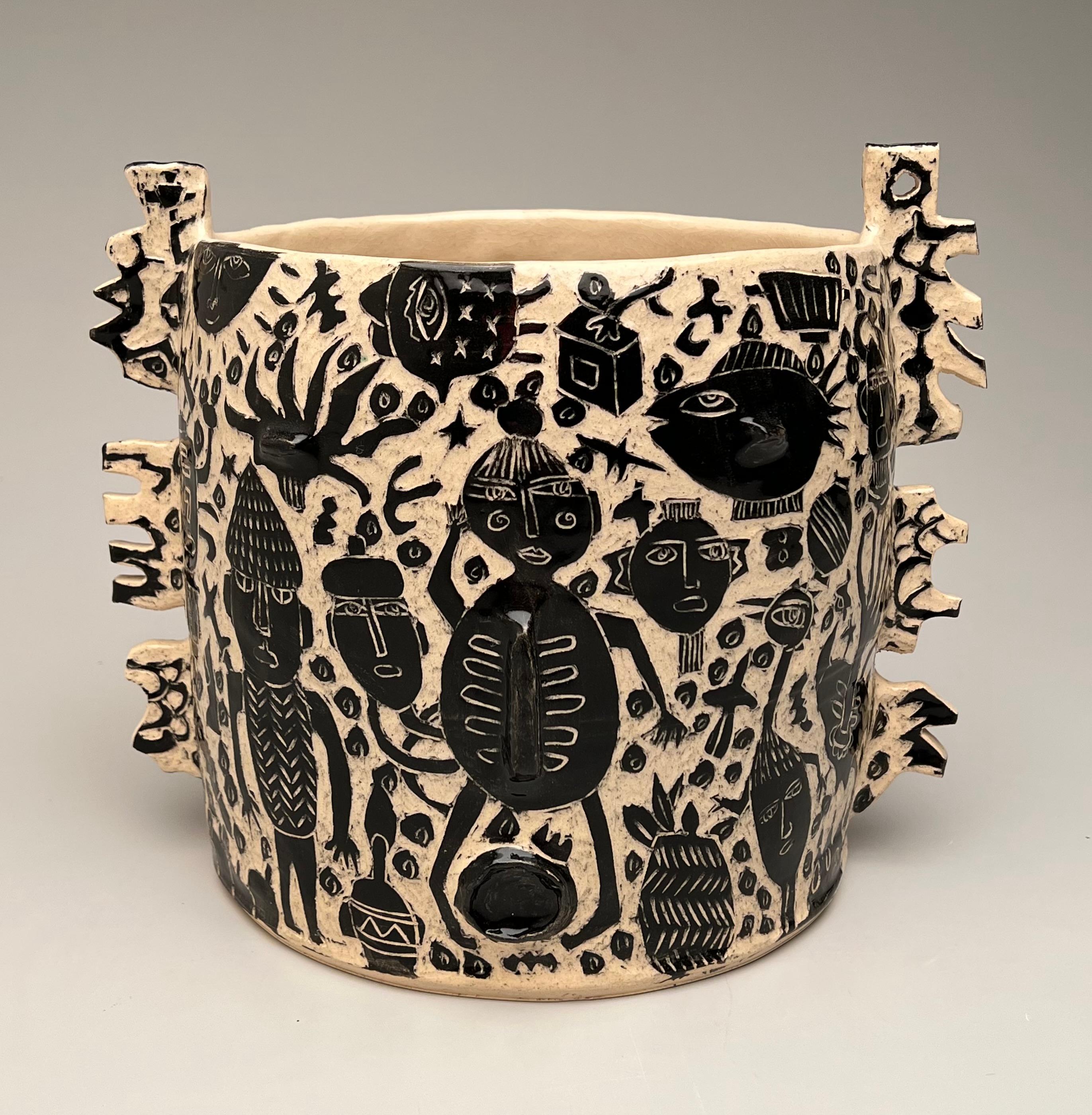 Dekorative abstrakte figurative Tonskulptur „Be Yourself“ aus Monochromatice