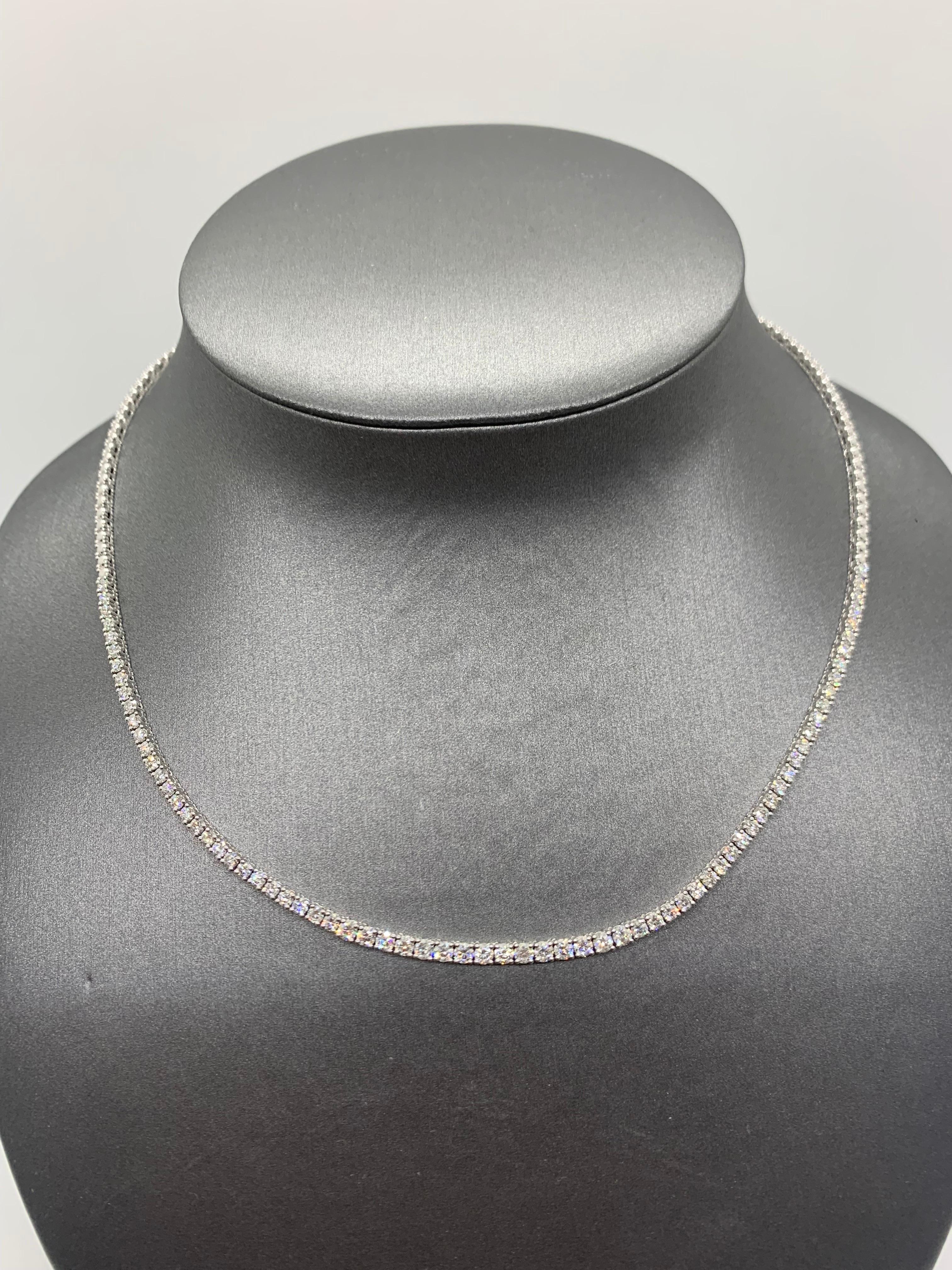 3,62 Karat Diamanten, Farbe G-H, Reinheit VS-SI
 13,25 Gramm 18K Weißgold 
Ref. 168352