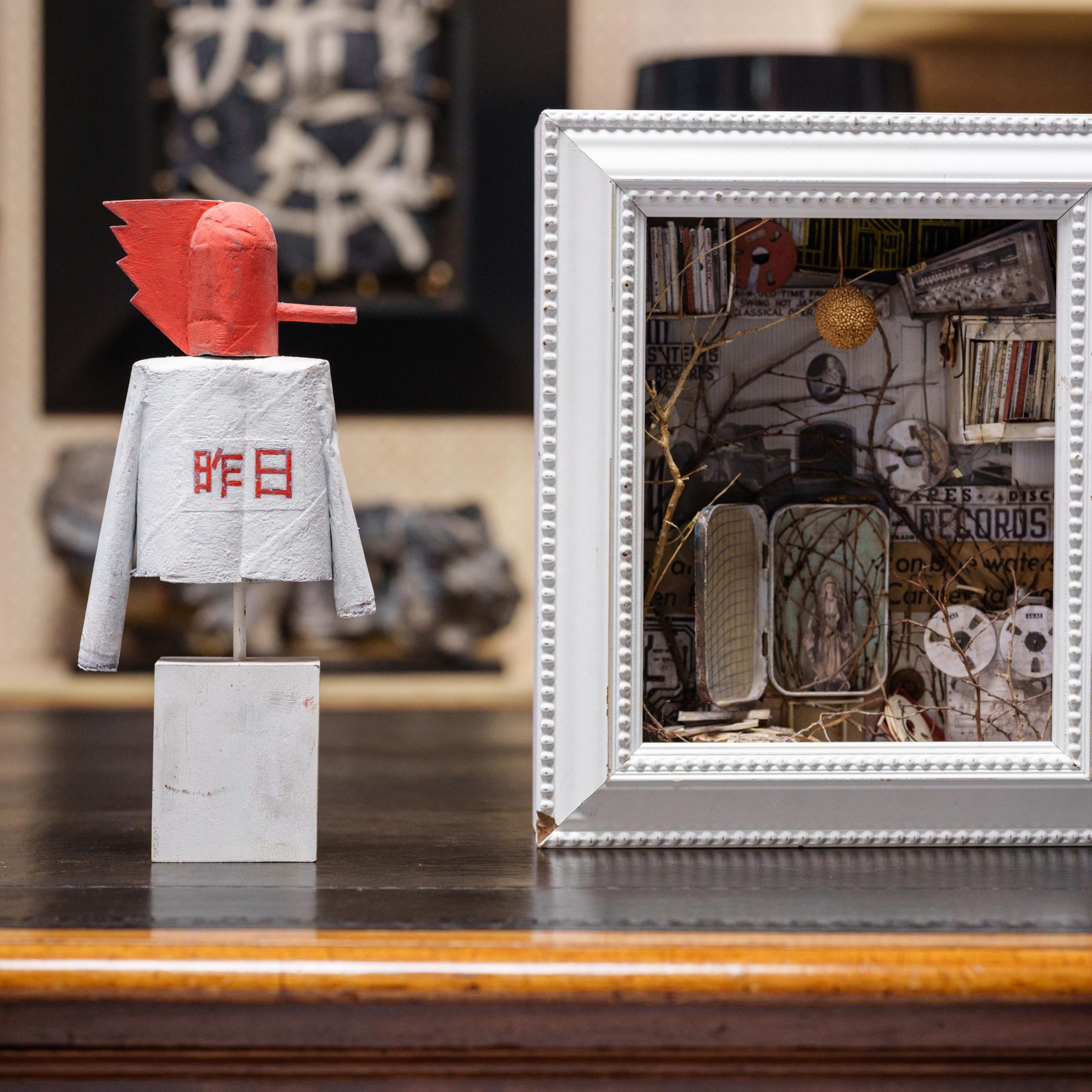 Per Patrick Fitzgerald, artista di Chicago, le sue sculture sono un mezzo per viaggiare nel tempo. Lavorando con materiali trovati, Fitzgerald costruisce automobili soap box in miniatura e l'abbigliamento di marca dei loro piloti immaginari. Forme