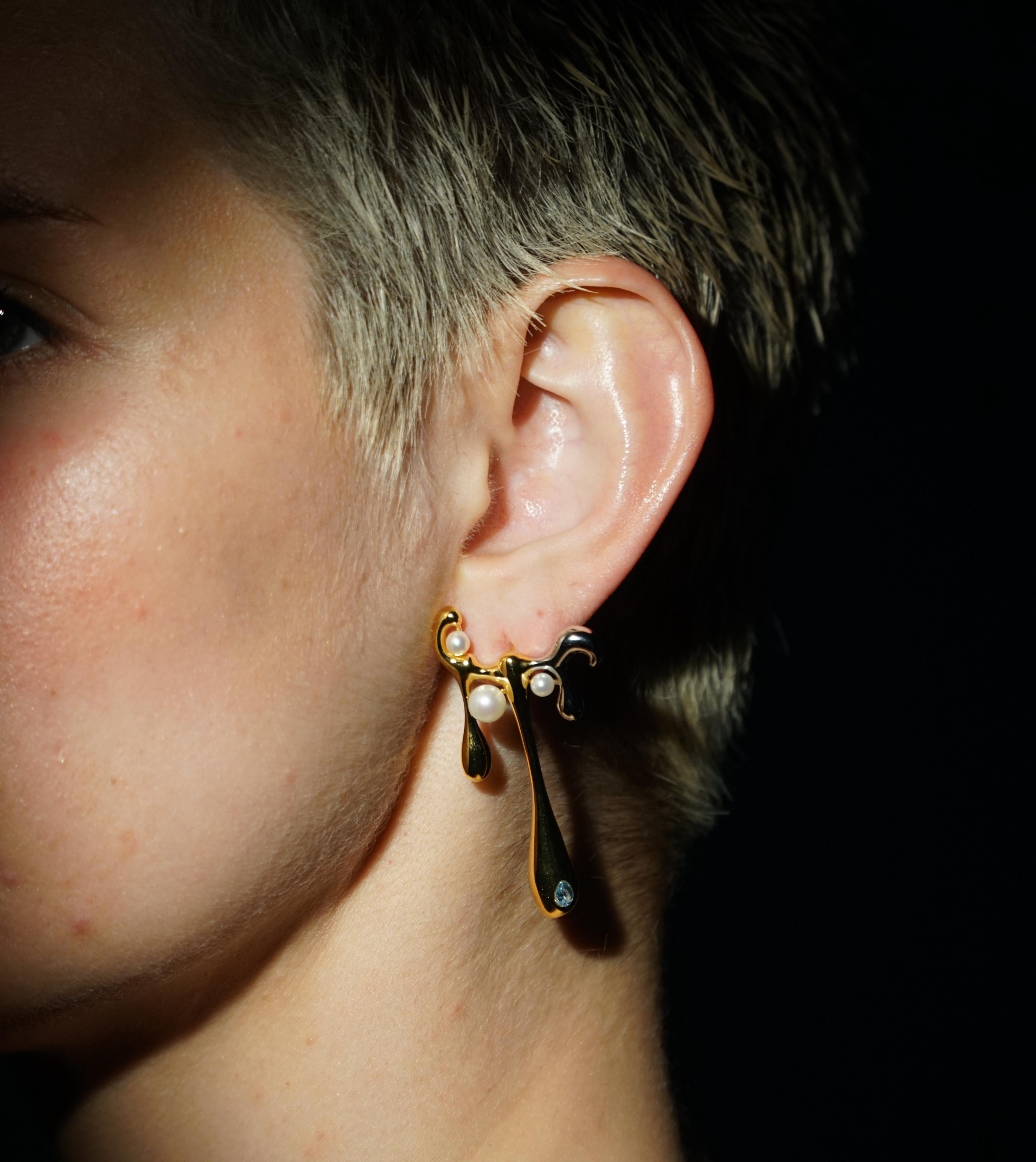 Yesterday's Tomorrow - Dropping earrings Gold-Gold In New Condition For Sale In London, Greater London