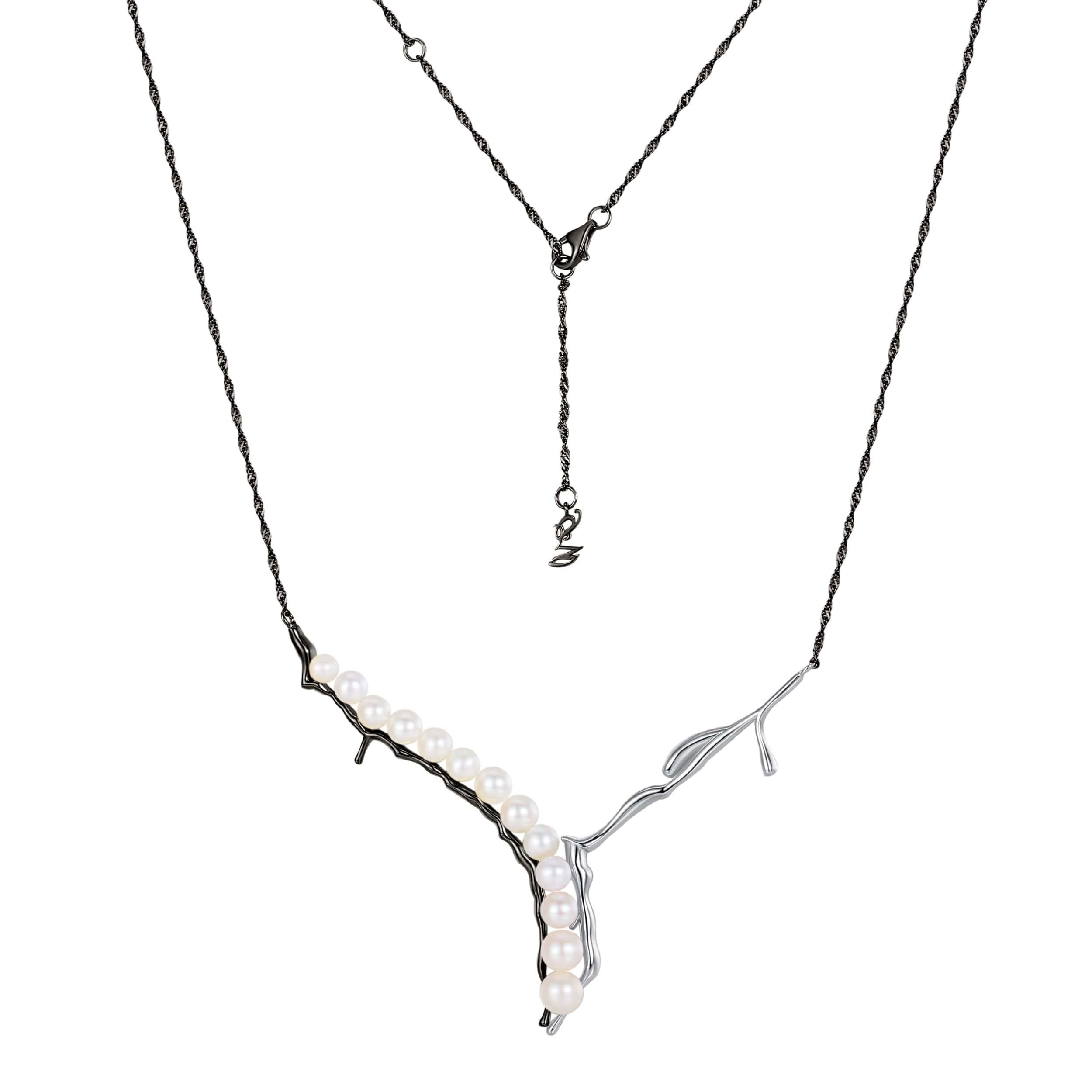 Yesterday's Tomorrow - Pearl flowing necklace silver-silver In New Condition For Sale In London, Greater London