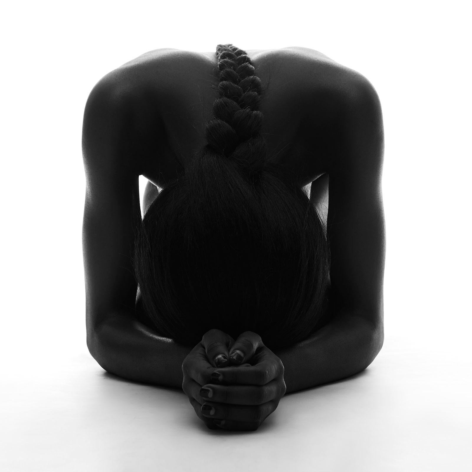 "Inside" Photographie en noir et blanc 47" x 47" en édition de 25 par Yevgeniyy Repiashenko