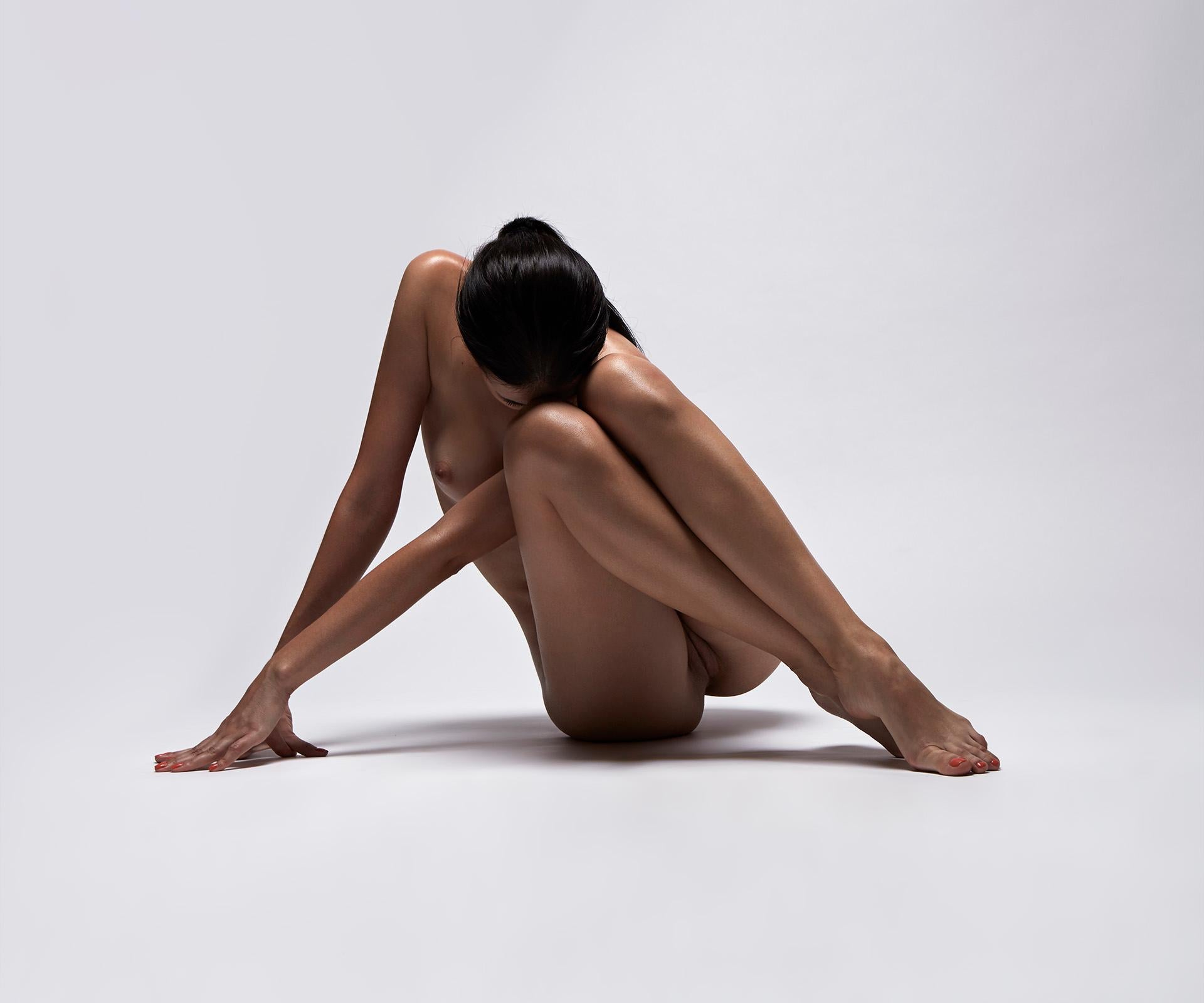 "La tête" Fotografía de desnudo 28" x 36" pulg. Edición de 18 por Yevgeniy Repiashenko