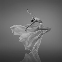 Sans titre (No 62) Photographie de ballet 32 x 32 in Ed. of 25 par Yevgeniy Repiashenko