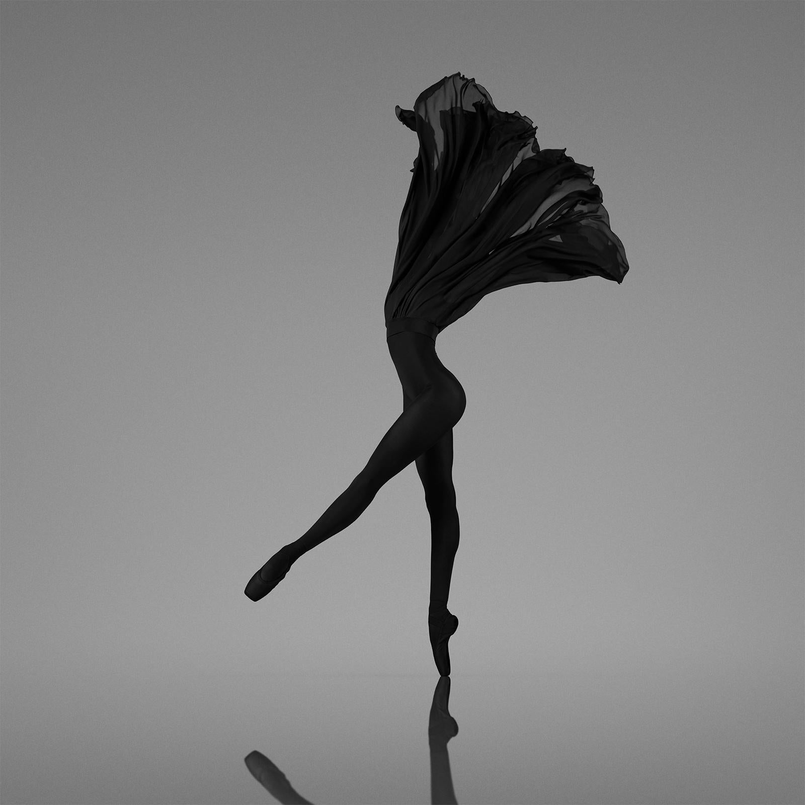 Sans titre (No 75) Photographie de ballet 32 x 32 in Ed. of 25 par Yevgeniy Repiashenko