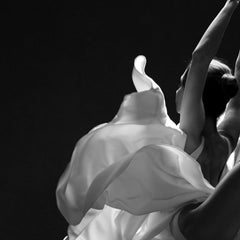 Kein Titel (Nr. 83) Ballettfotografie 36 x 27 in Ed. of 28 von Yevgeniy Repiashenko